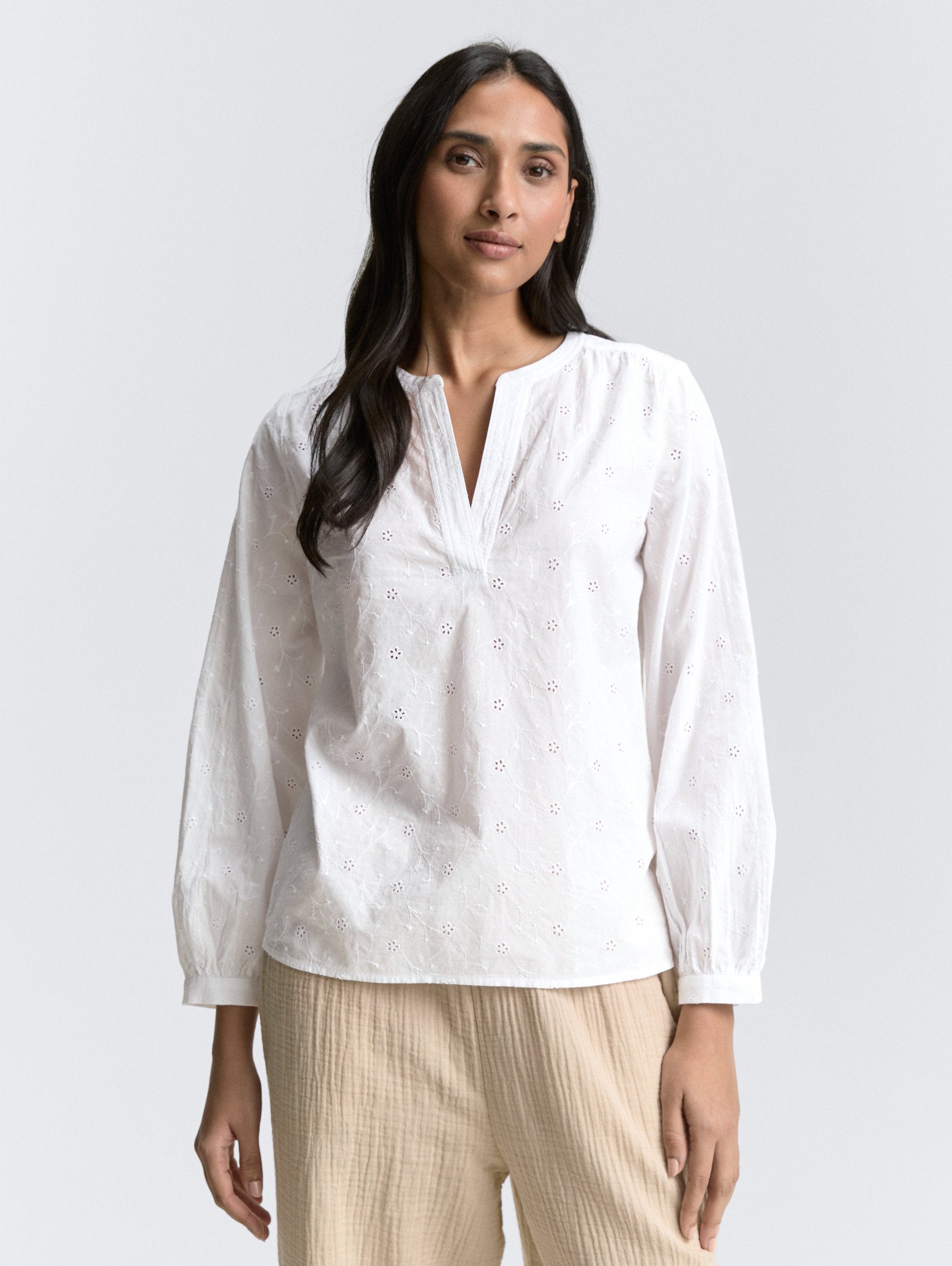 Tom Tailor_Blouse with Eyelet Embroidery_1046199_20000_01