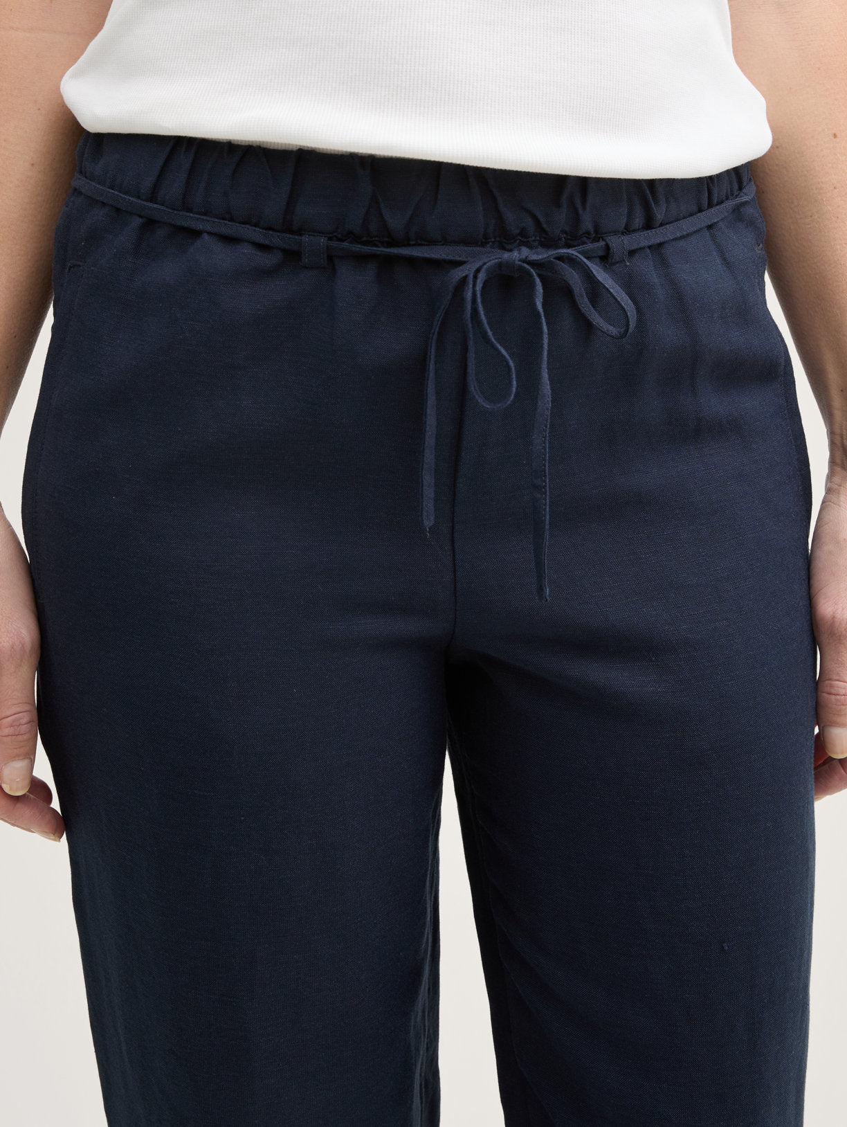 Tom Tailor_Loose Slim Trousers with Linen Content_1046498_10668_03