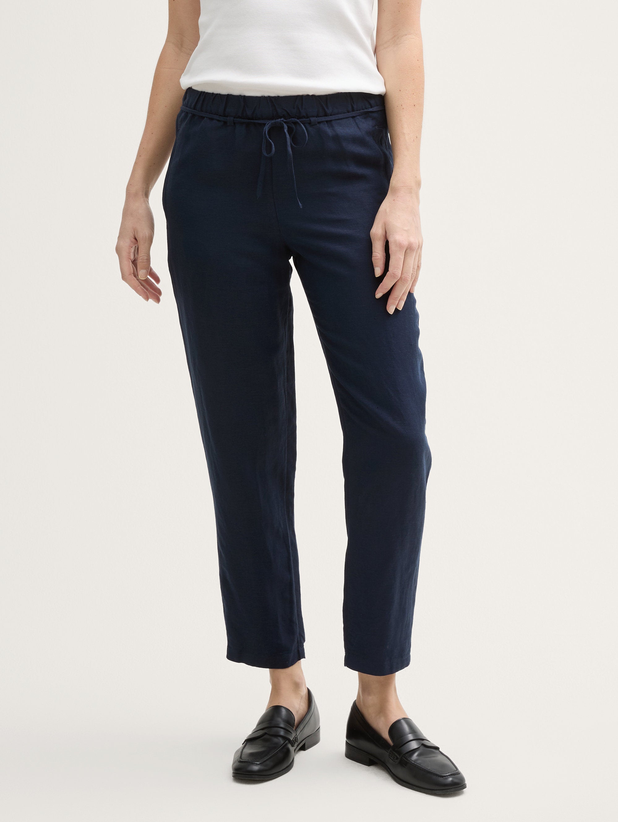 Tom Tailor_Loose Slim Trousers with Linen Content_1046498_10668_04