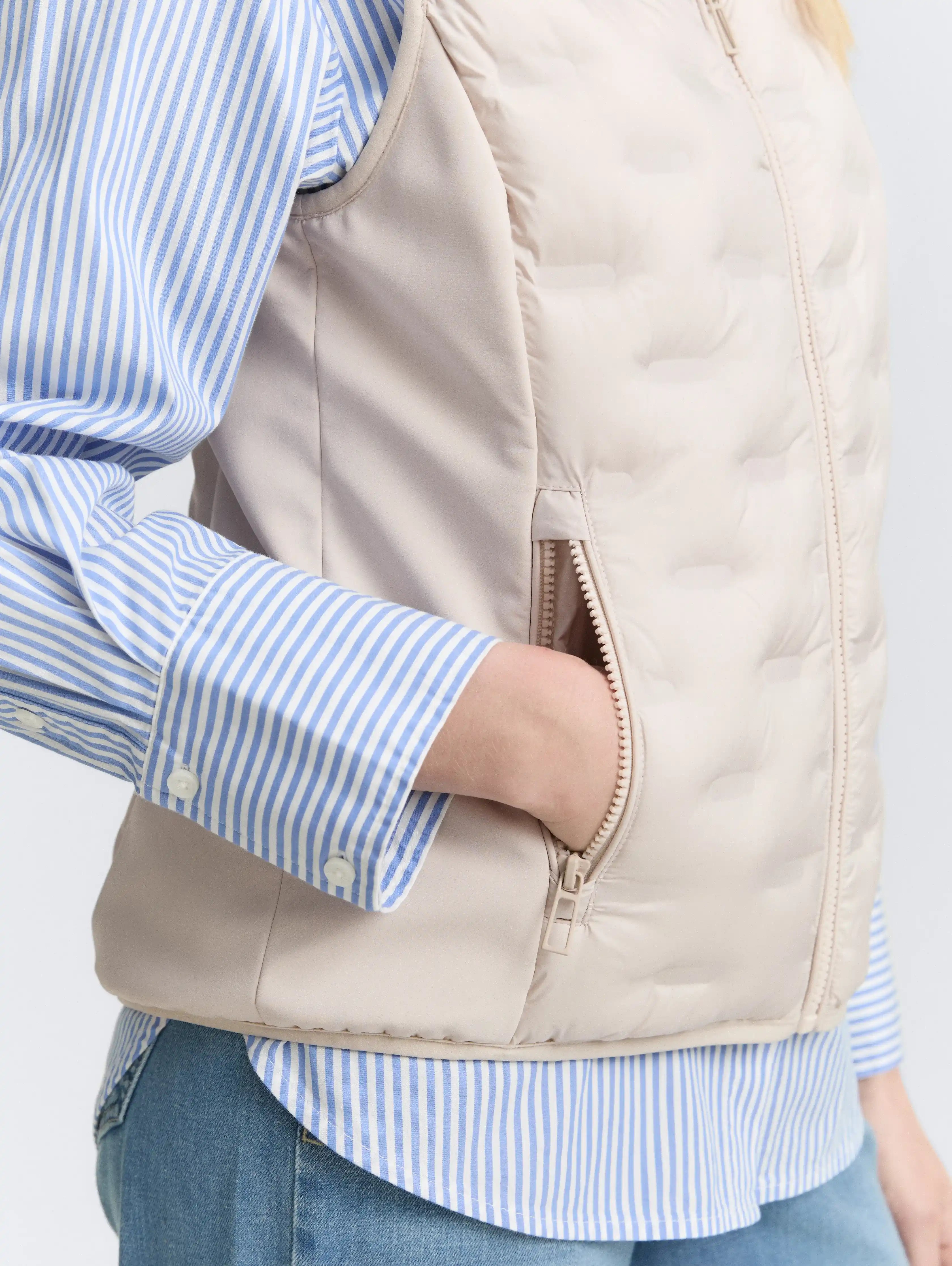 Tom Tailor_0_Lightweight Quilted Waistcoat with Stand-Up Collar_1046589_27609_05