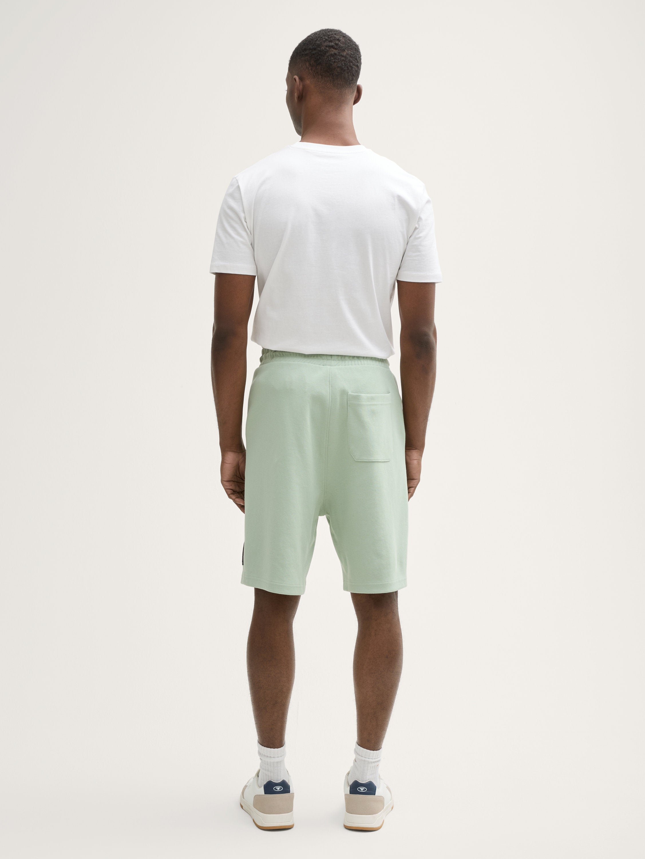 Tom Tailor_Relaxed Fit Sweatshorts with Stretch_1046848_13632_02
