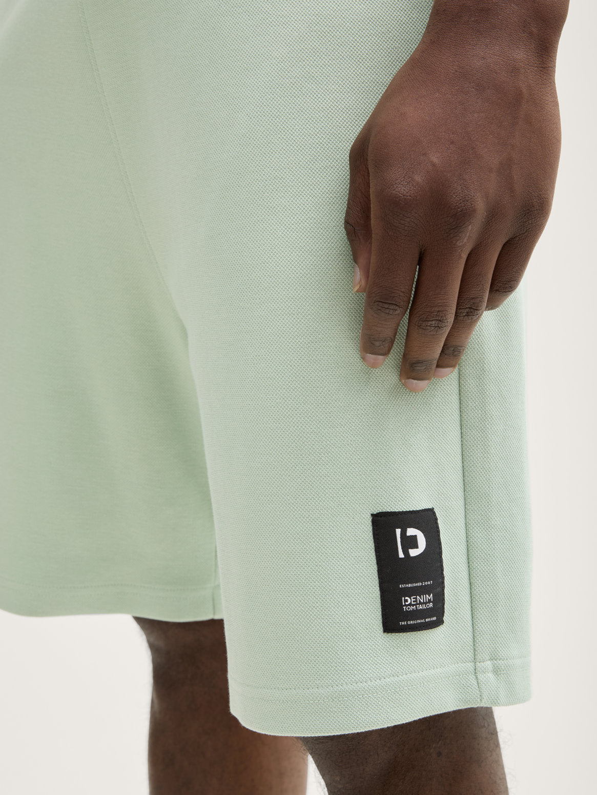 Tom Tailor_Relaxed Fit Sweatshorts with Stretch_1046848_13632_03