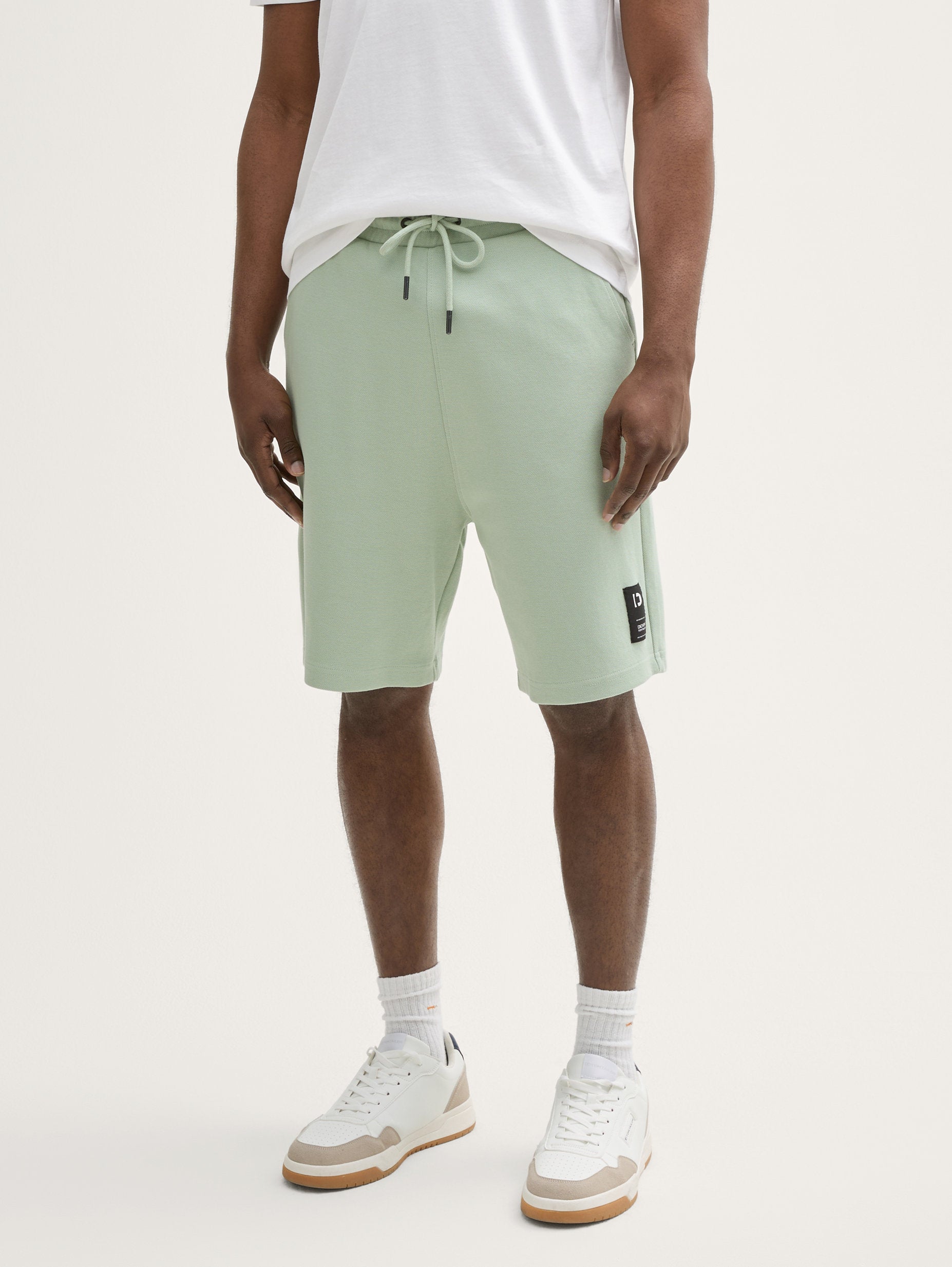 Tom Tailor_Relaxed Fit Sweatshorts with Stretch_1046848_13632_04