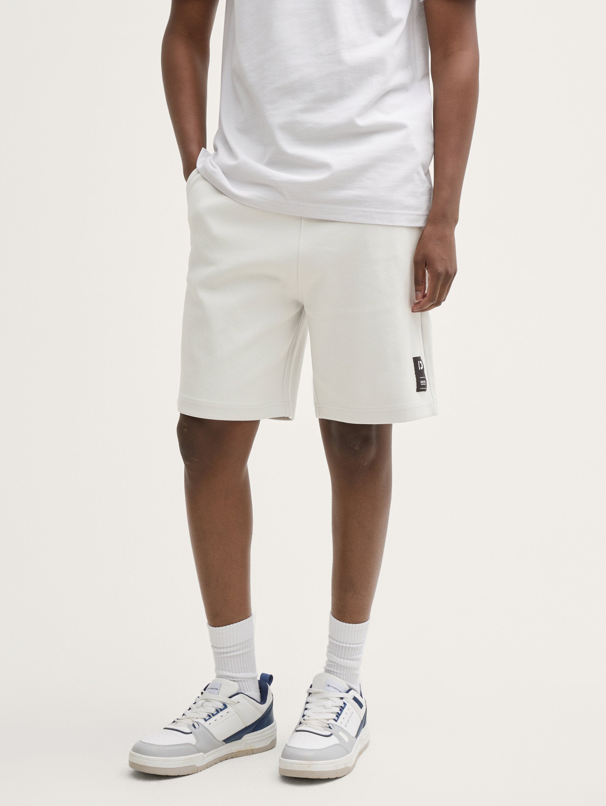 Tom Tailor_Relaxed Fit Sweatshorts with Stretch_1046848_15277_04