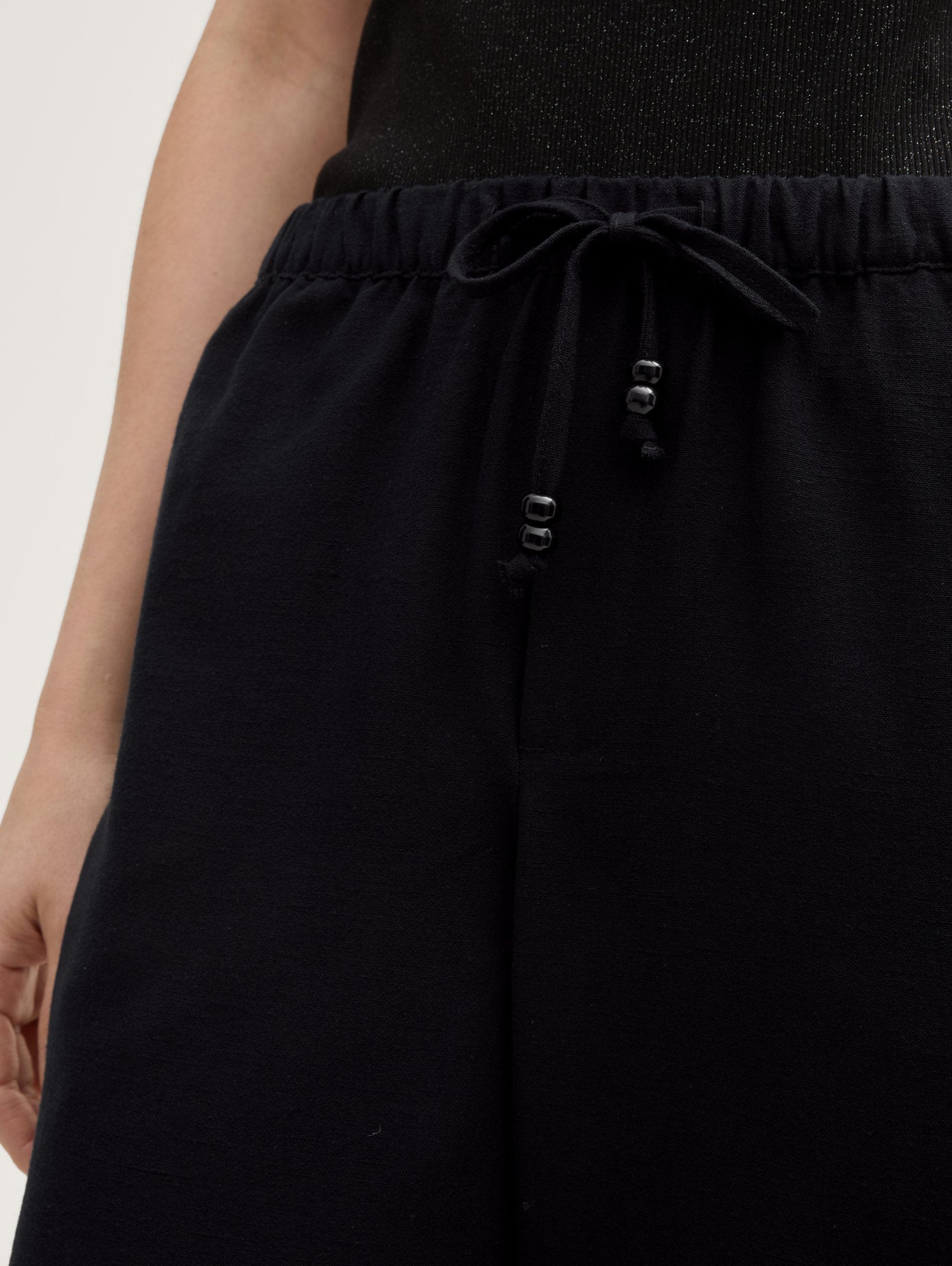 Tom Tailor_Cropped Loose Fit Trousers_1046863_14482_03