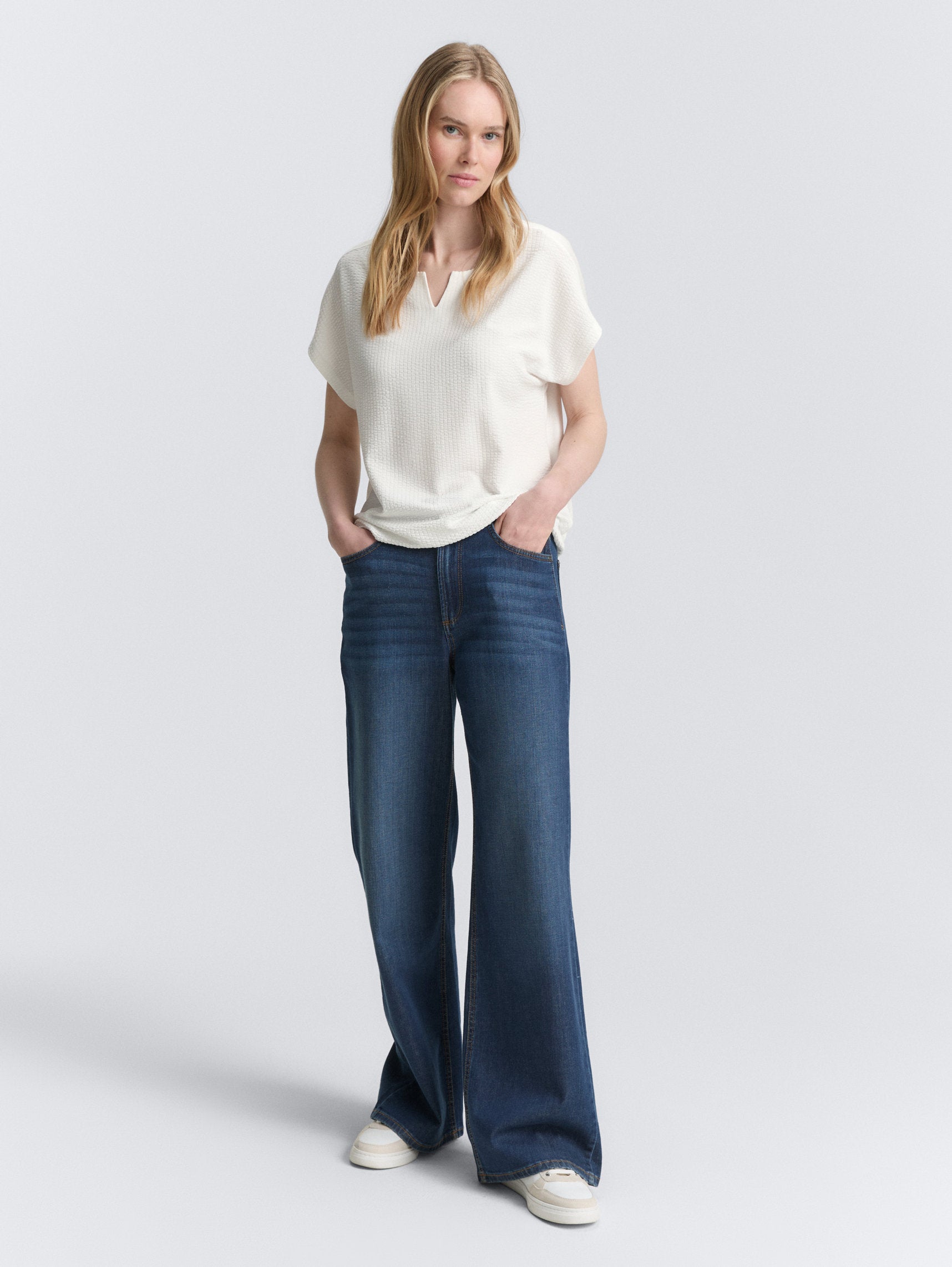 Tom Tailor_T-Shirt in a Mix of Materials_1047063_10315_02