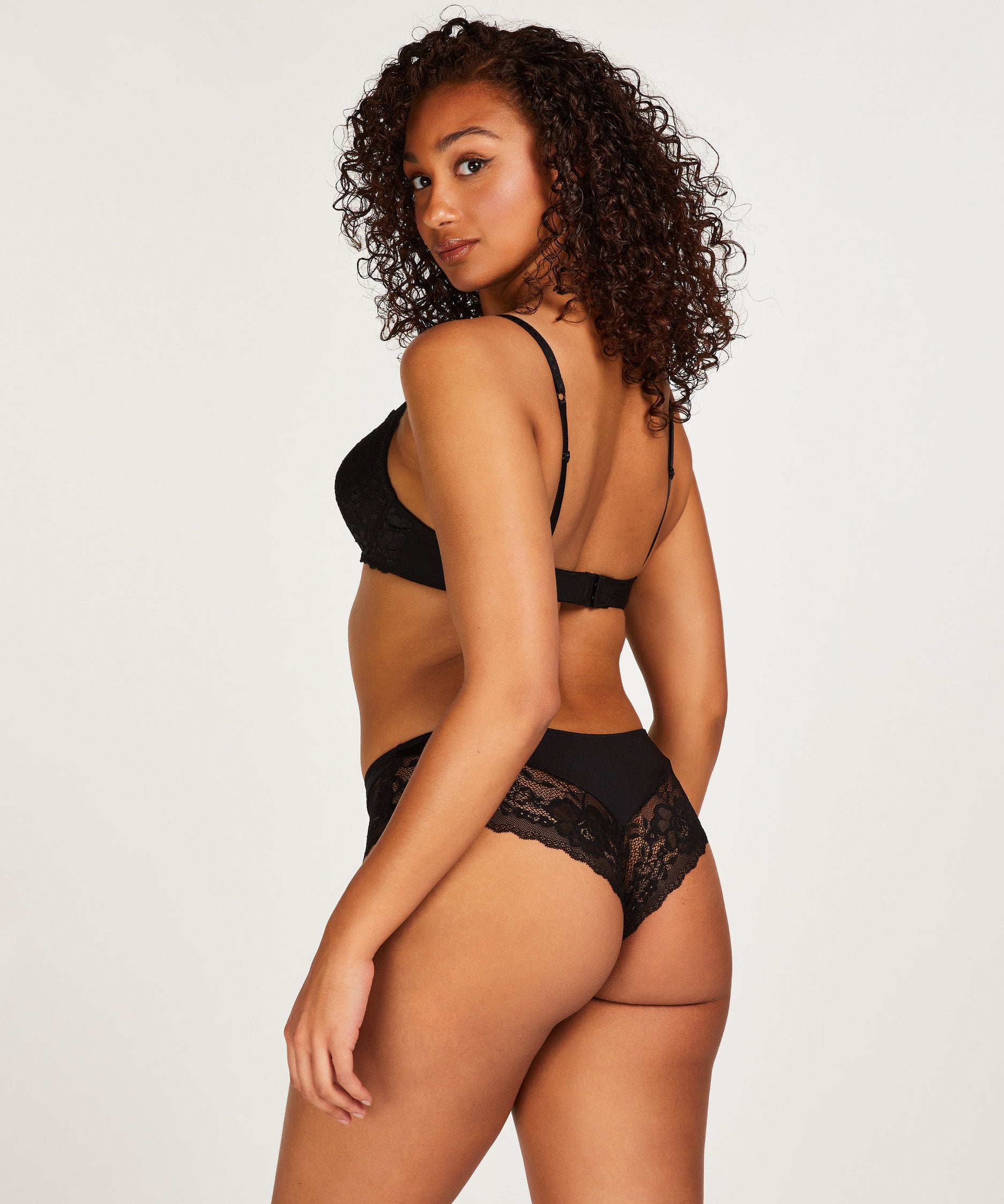 Maya Padded Push Up Bra In Different Cup Sizes_104736_Black_06