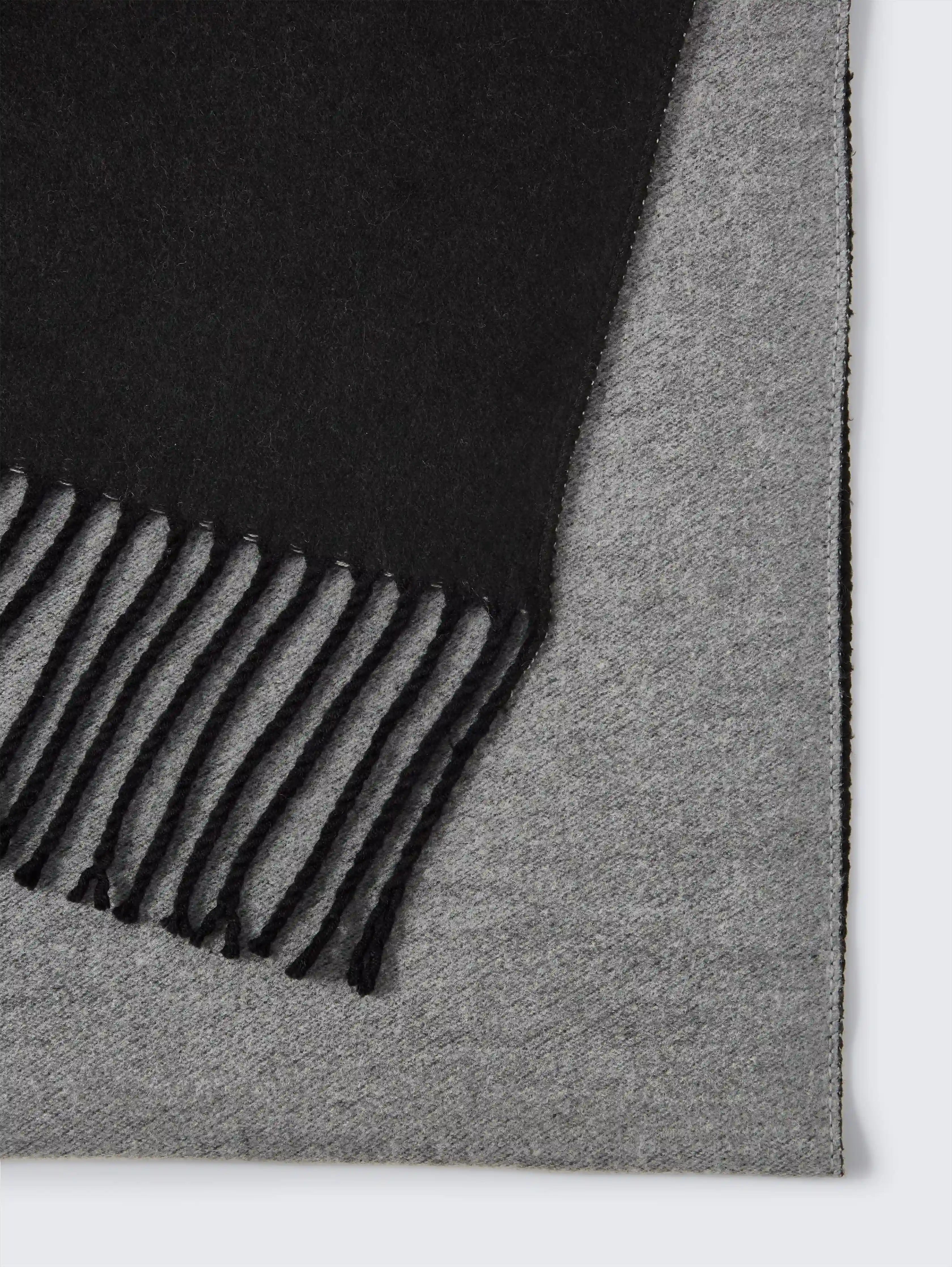 Tom Tailor_0_Scarf with Fringes_1047930_14482_03