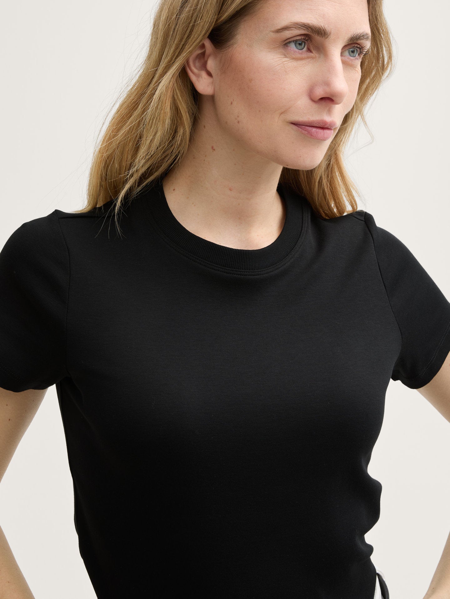 Tom Tailor_T-Shirt with a Round Neck_1048112_14482_04