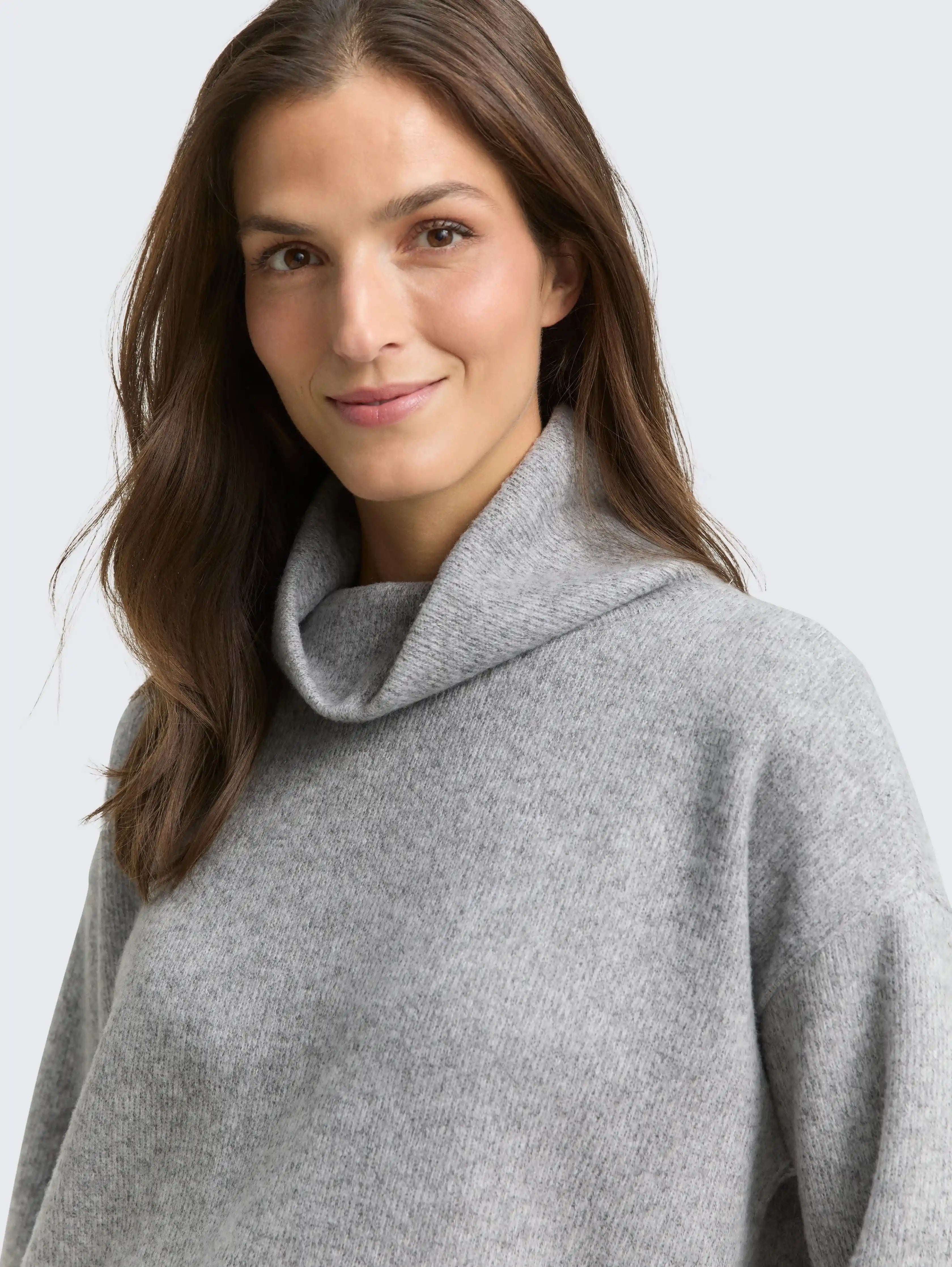 Tom Tailor_0_Loose Fit Sweatshirt with Roll Neck_1049012_21373_05