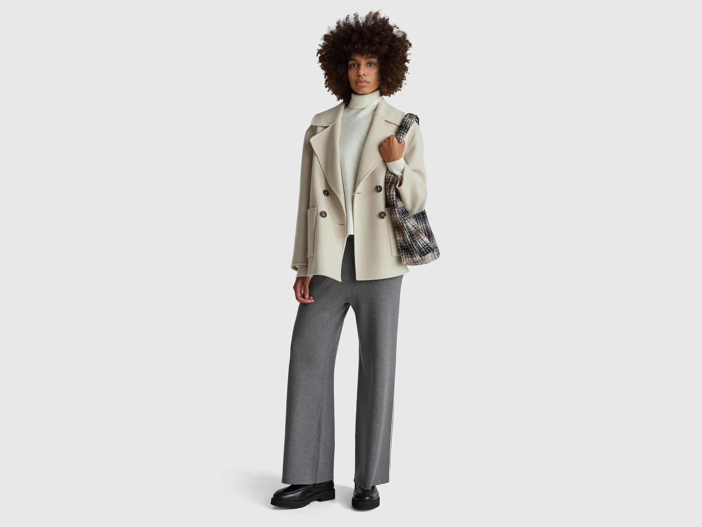 Benetton_Creamy White_Turtleneck in Stretch Wool Blend_11CZD204F_0R2_03