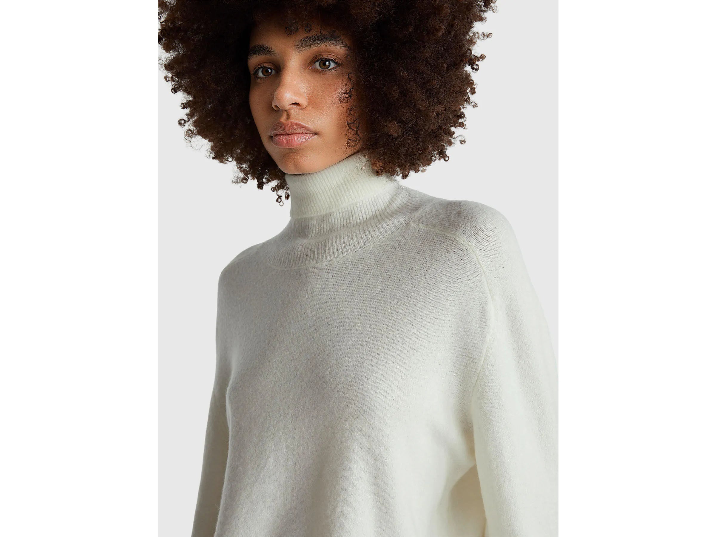 Benetton_Creamy White_Turtleneck in Stretch Wool Blend_11CZD204F_0R2_04