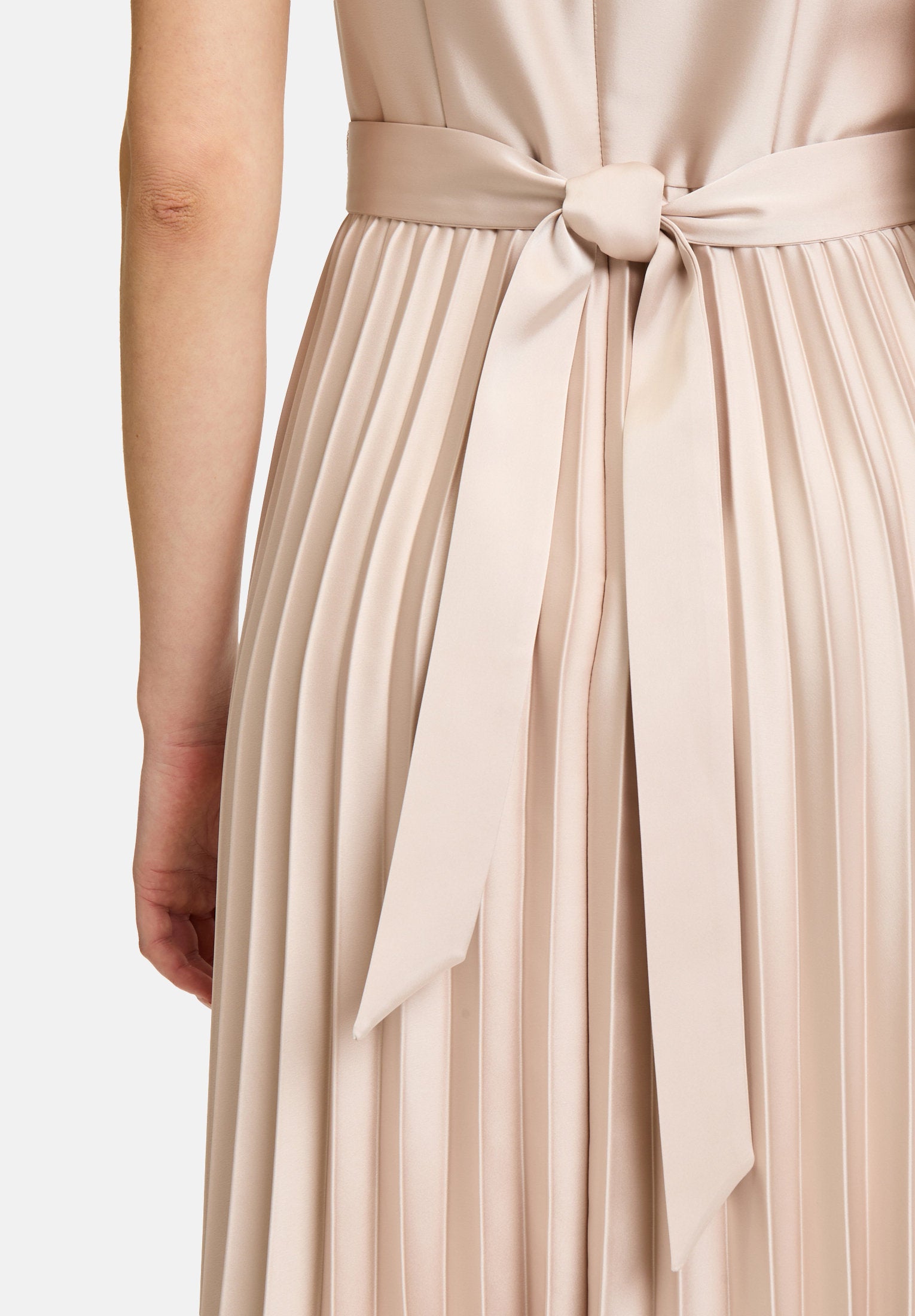 Betty Barclay_Chiffon Dress with Pleats_1347-3386_1098_06