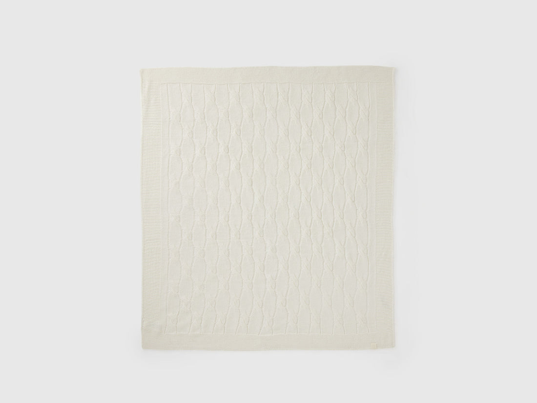 Benetton_Creamy White_Cover with Cable Knit_1370A8008_600_01