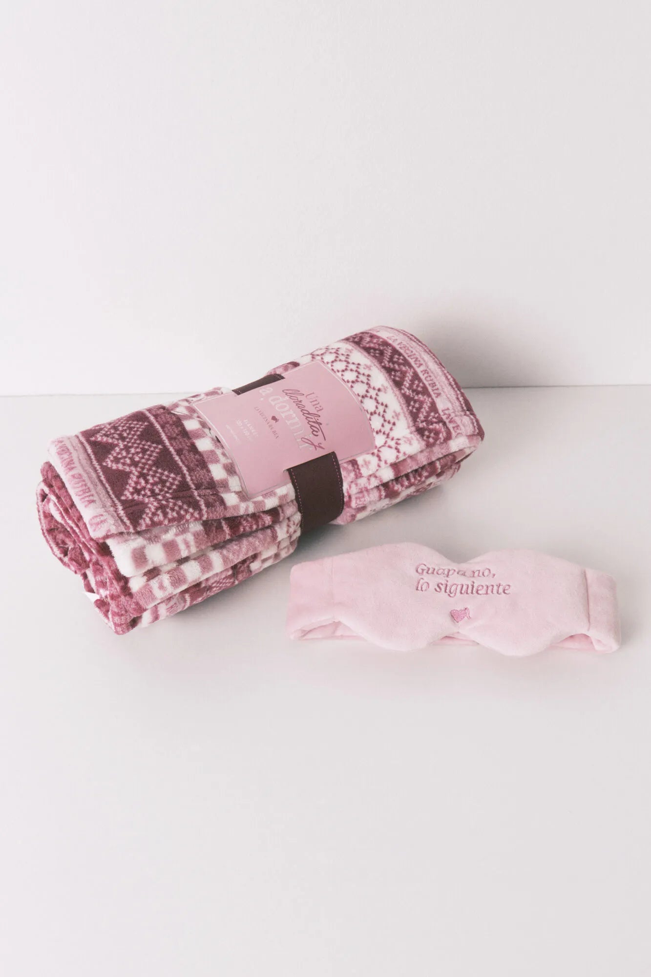 Women Secret_Pink_Velour Sleeping Blanket with Border_1372589_73_04
