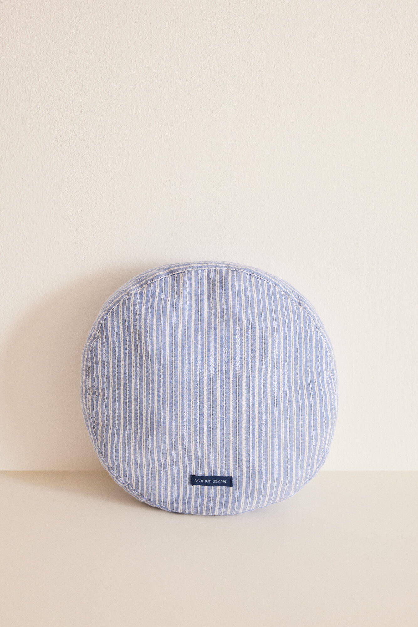 Cushion_1377584_15_04