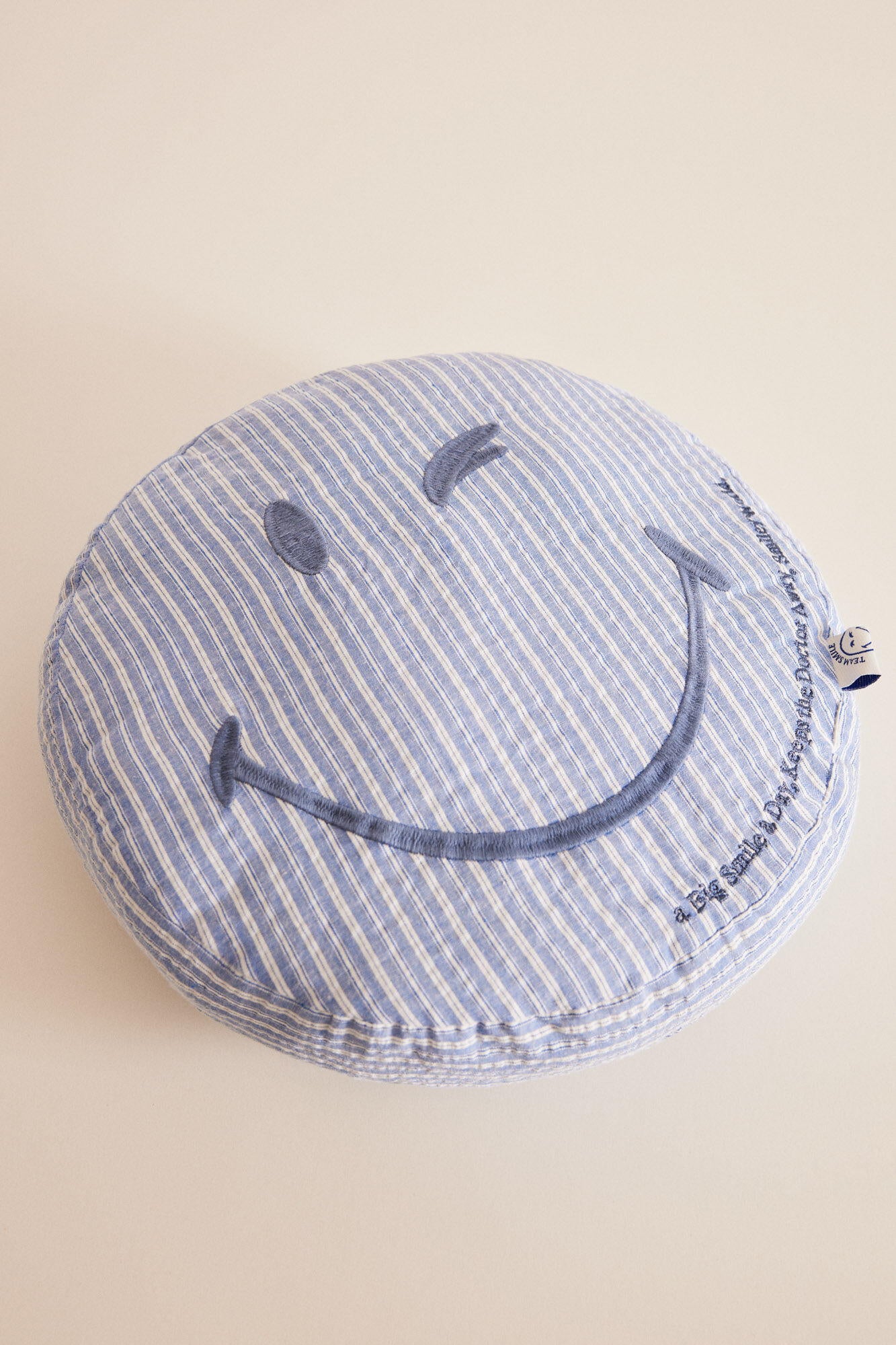 Cushion_1377584_15_05