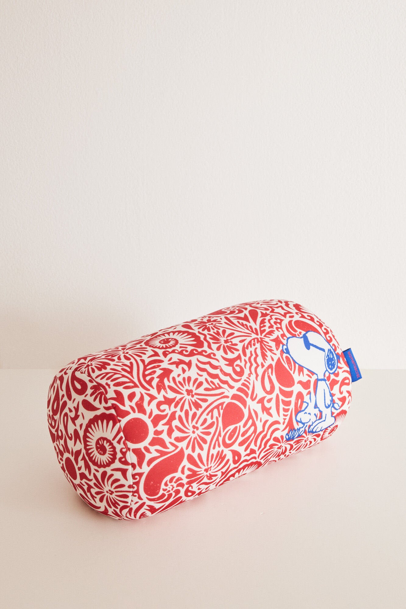 Red Cushion_1377602_60_04