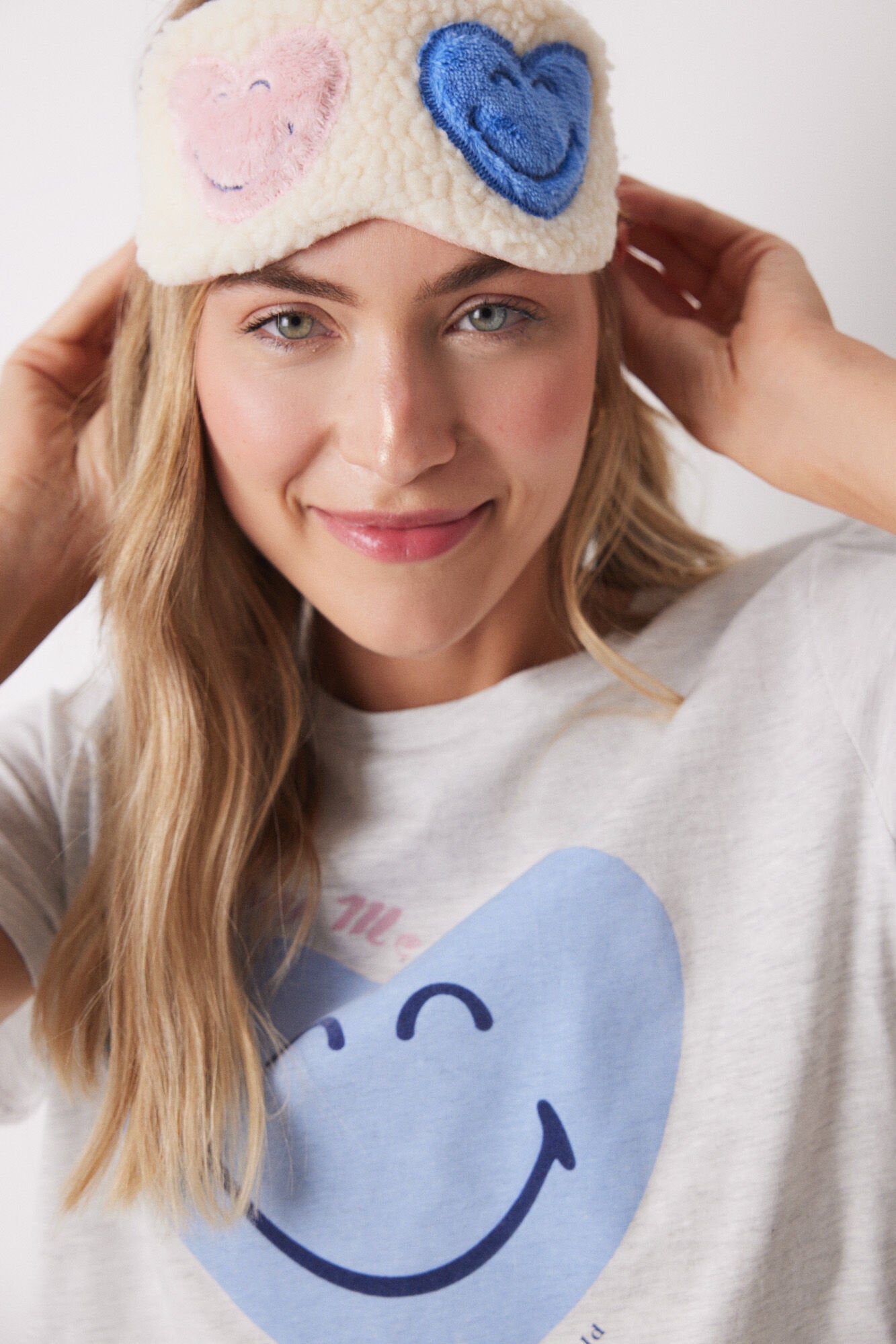 Women Secret_Smiley Faux Shearling Sleeping Mask_1379696_96_01