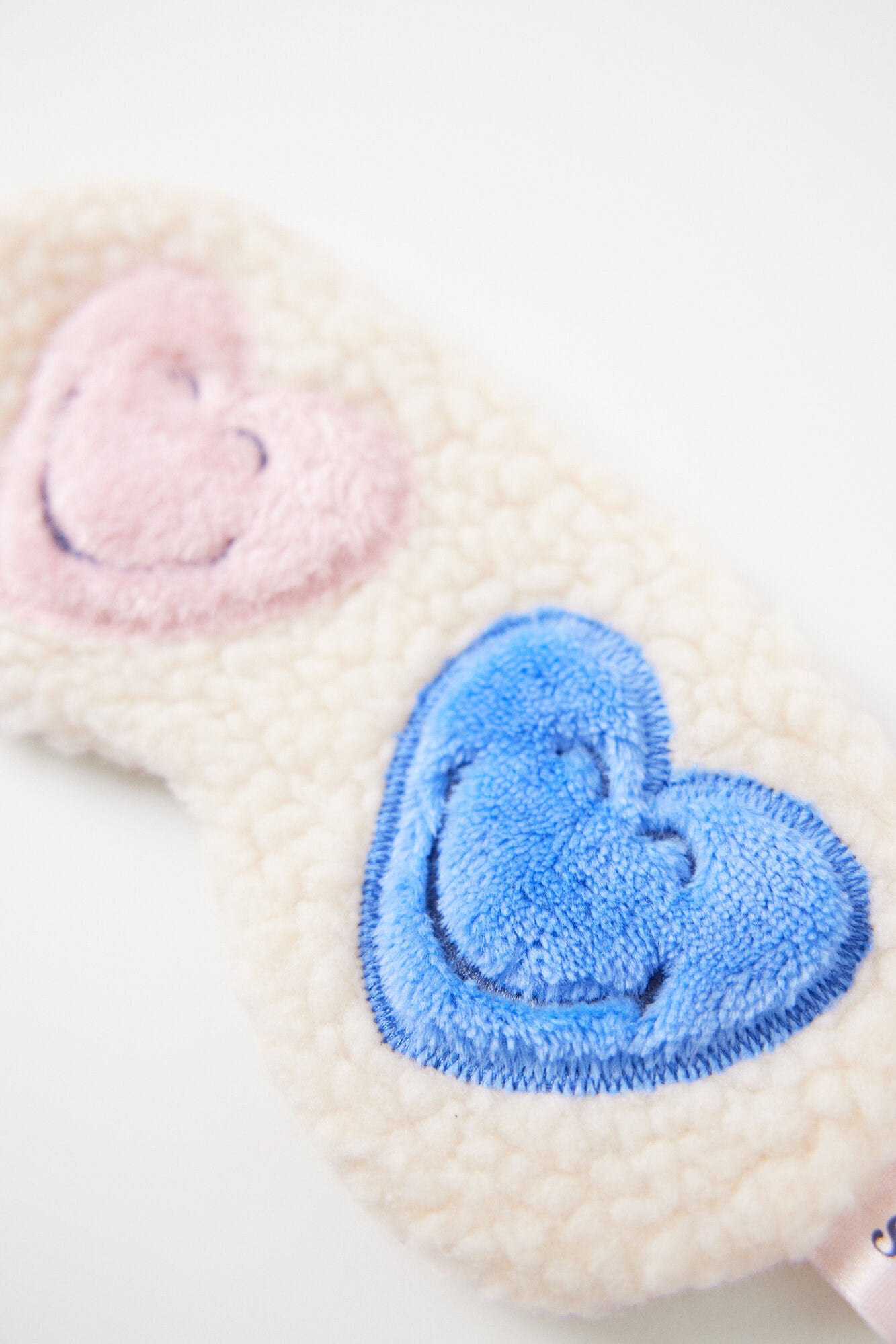 Women Secret_Smiley Faux Shearling Sleeping Mask_1379696_96_02
