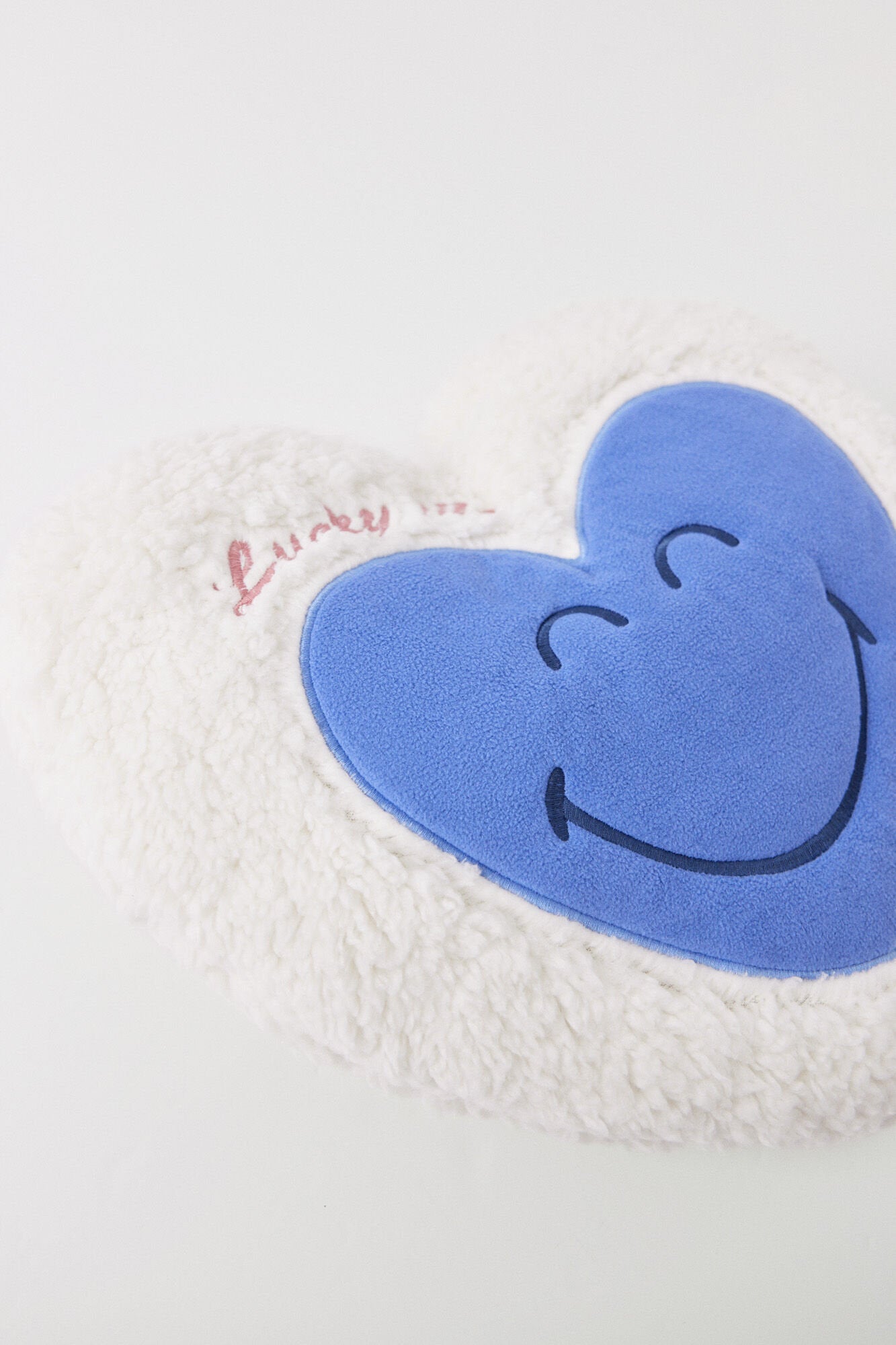 Women Secret_White Smiley Heart Cushion_1379702_96_05