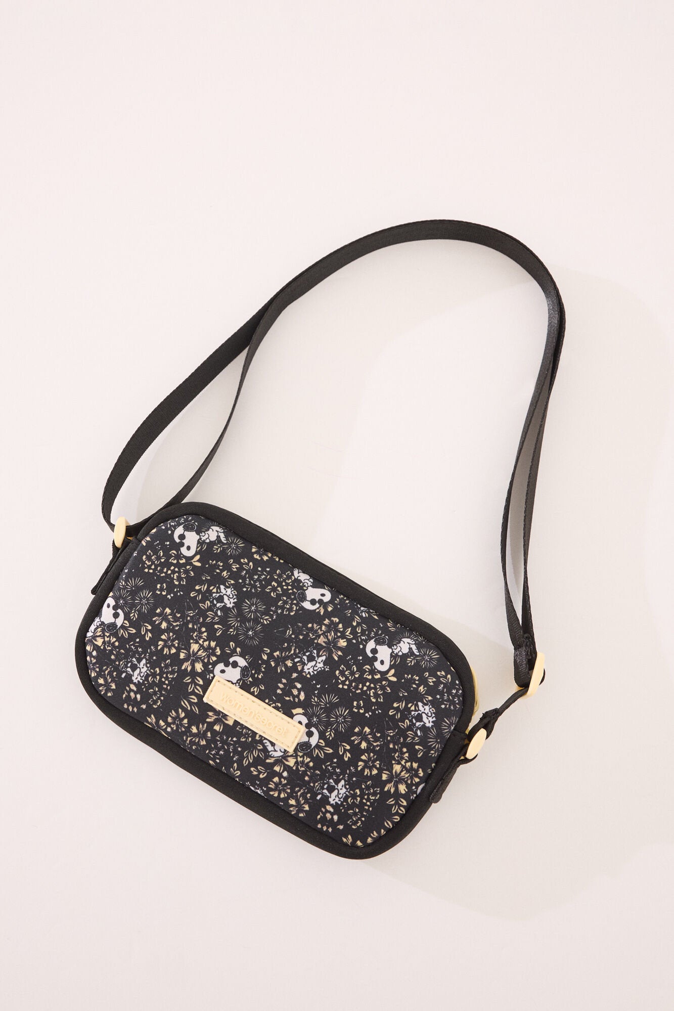 Women Secret_Snoopy Nylon Mobile Case_1379709_01_04