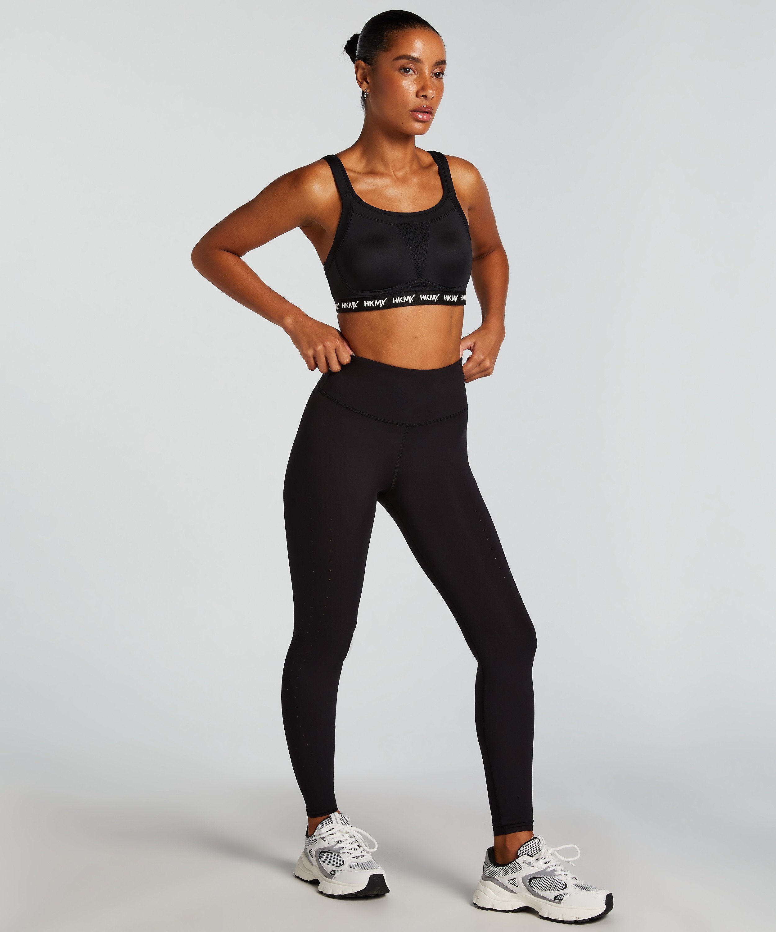 Hunkemoller_HKMX Sports Bra The ELITE Level 3 in Different Cup Sizes_140882_Black_03