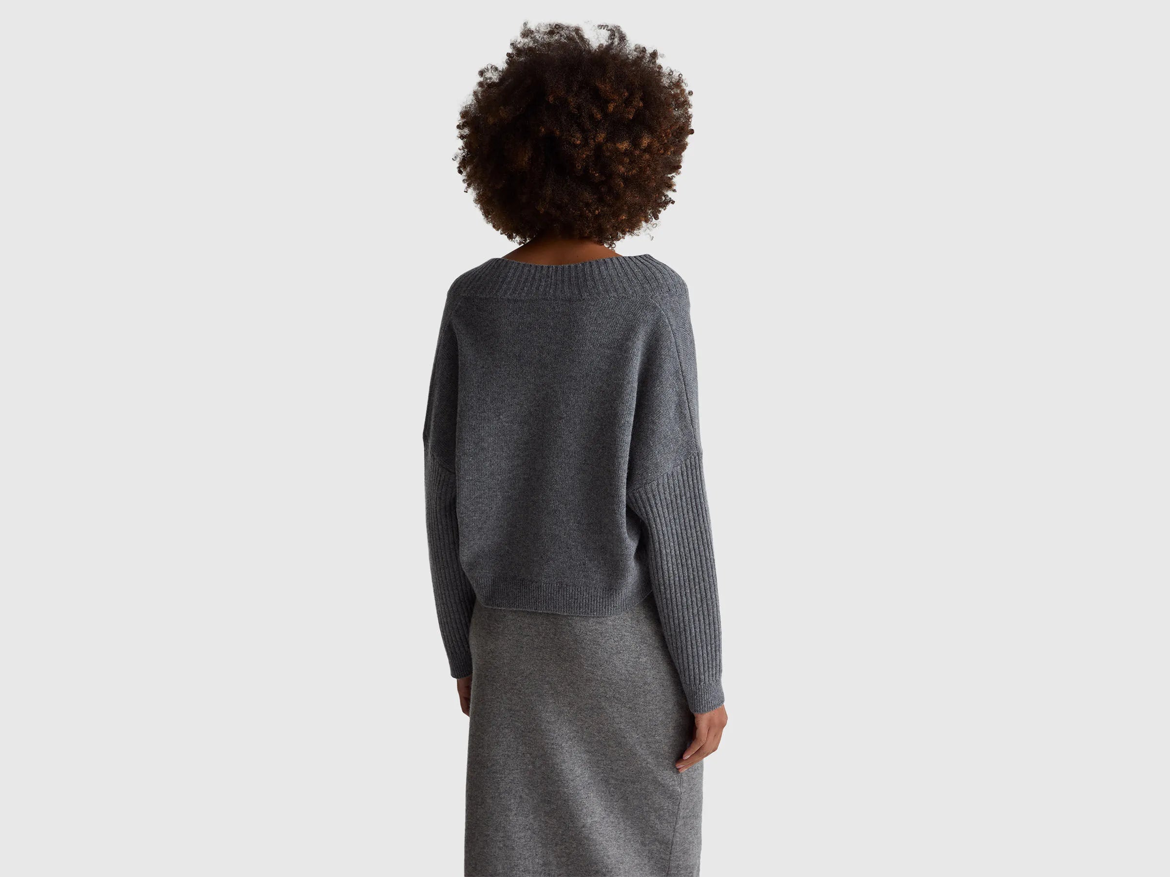 Benetton_Dark Gray_Boxy Fit Sweater with V-Neck_1444D403H_507_02