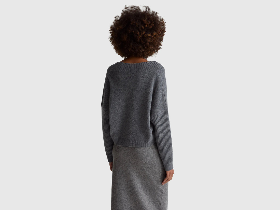 Benetton_Dark Gray_Boxy Fit Sweater with V-Neck_1444D403H_507_02