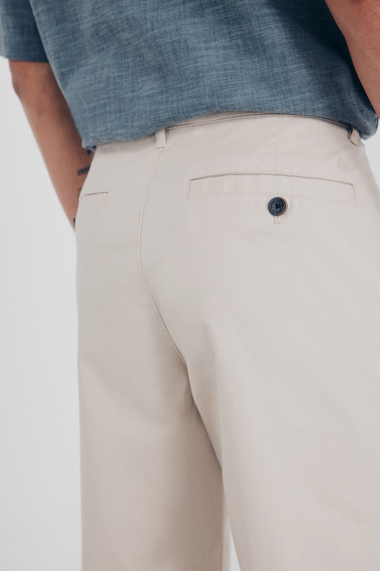 Springfield_Beige_Lightweight Comfort Slim Fit Chinos Pants_1552721_50_04