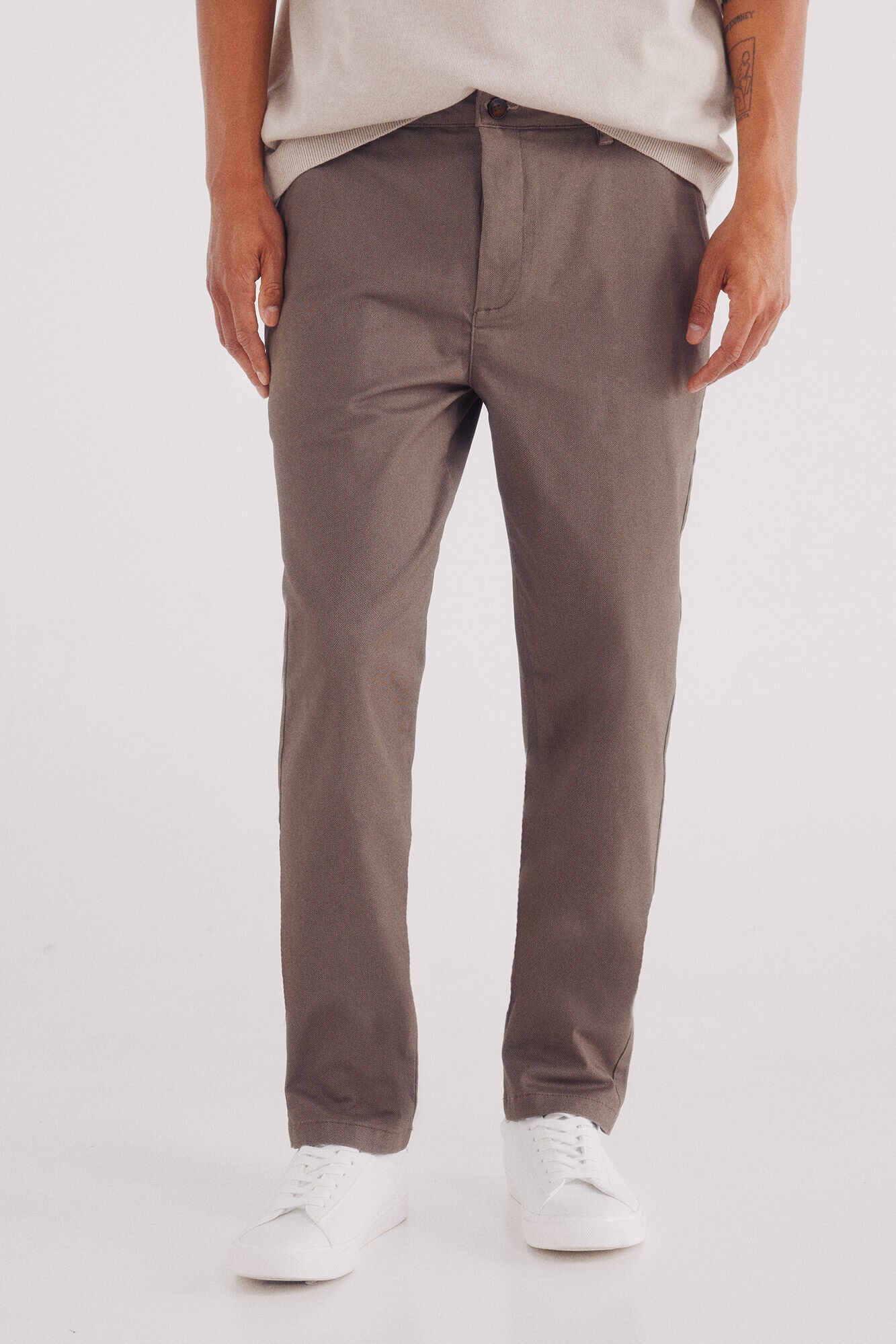 Springfield_Brown_Slim Fit Micro-Printed Chinos Pants_1552727_35_02