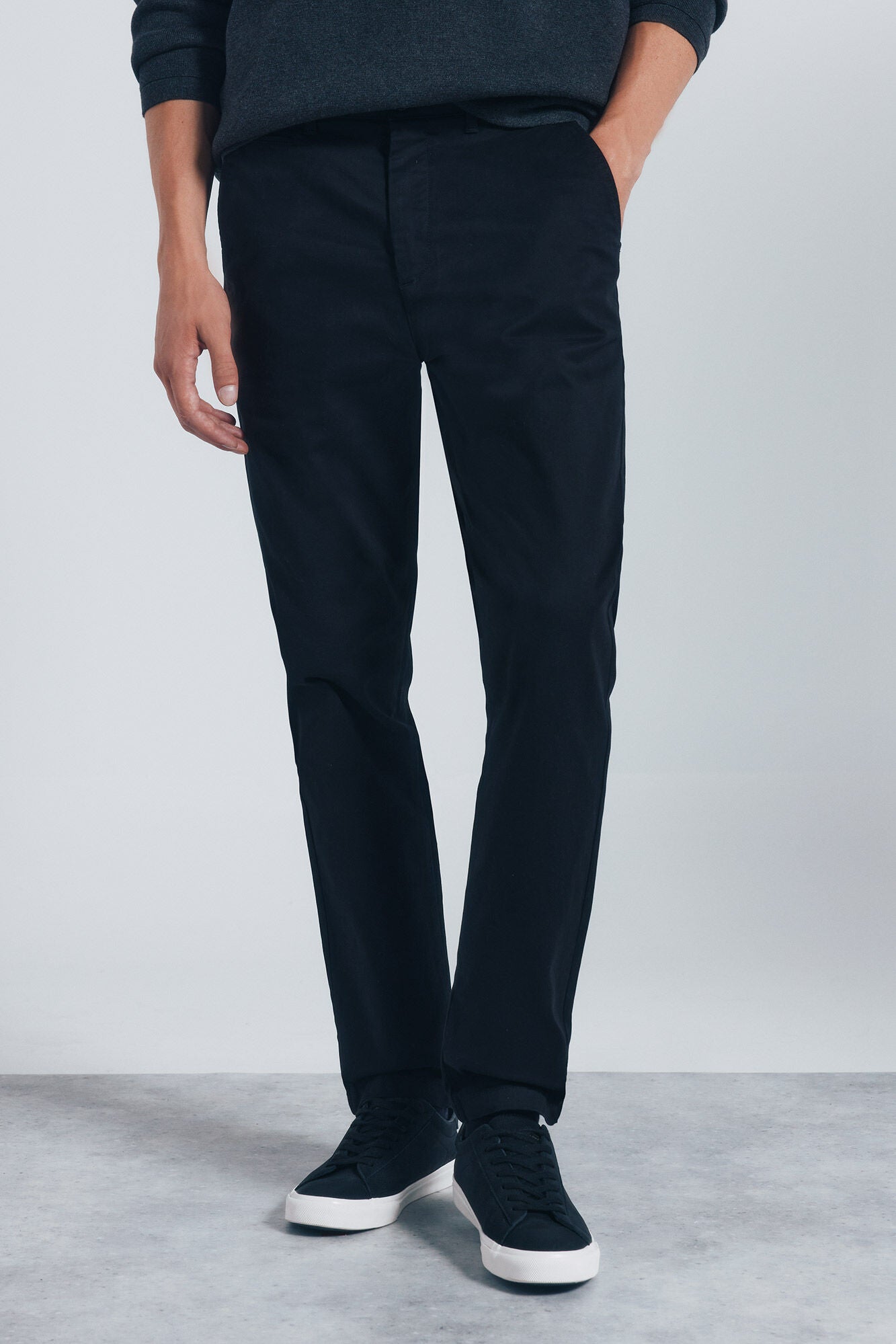 Springfield_Black_Slim Fit Washed Trousers_1552731_01_02
