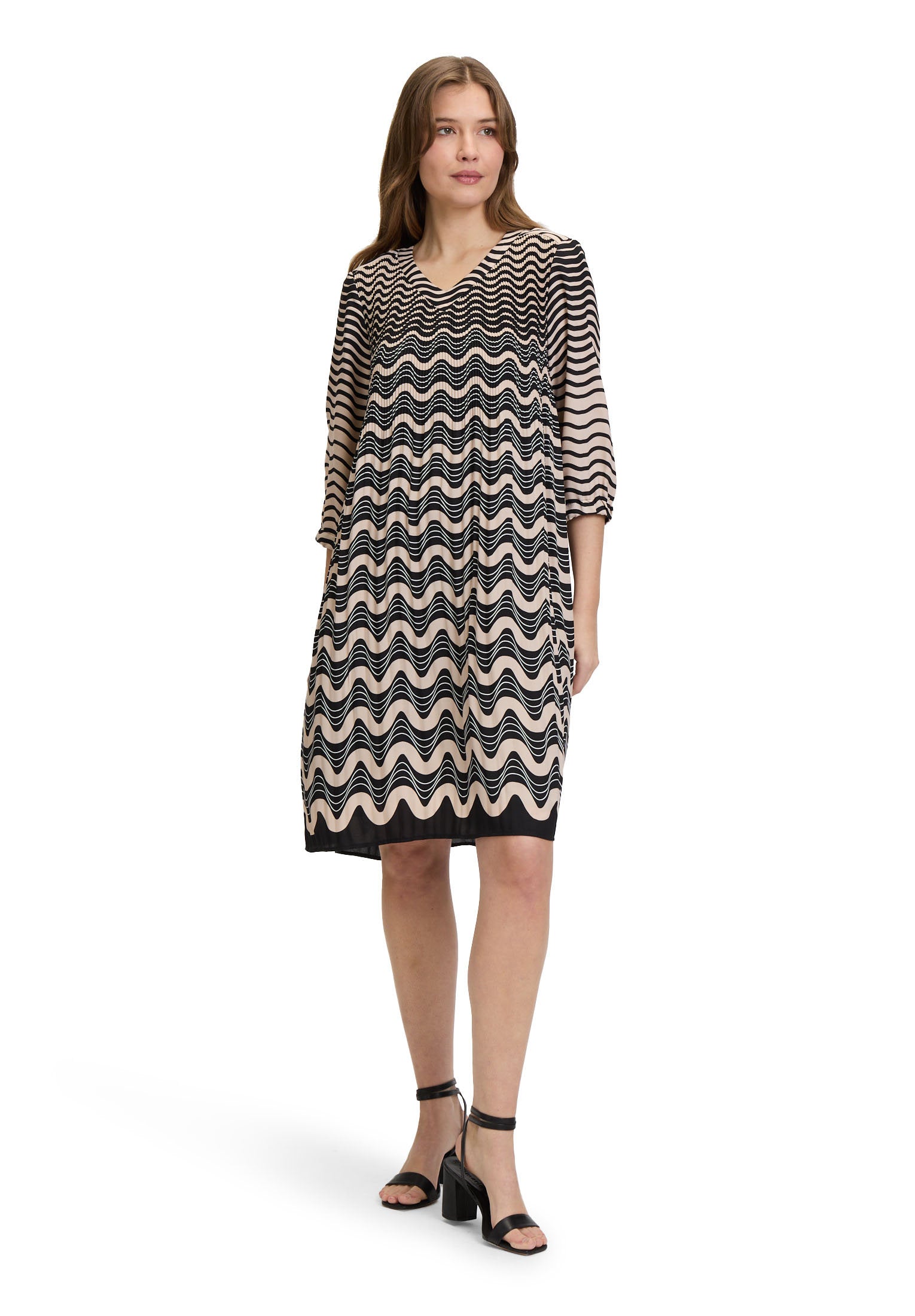 Betty Barclay_Pleated Dress_1675-1263_9875_02