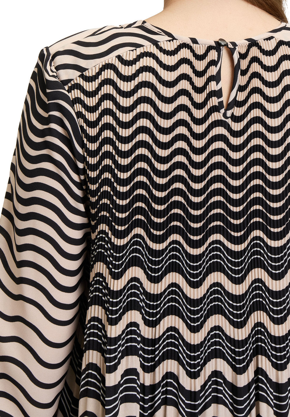 Betty Barclay_Pleated Dress_1675-1263_9875_07