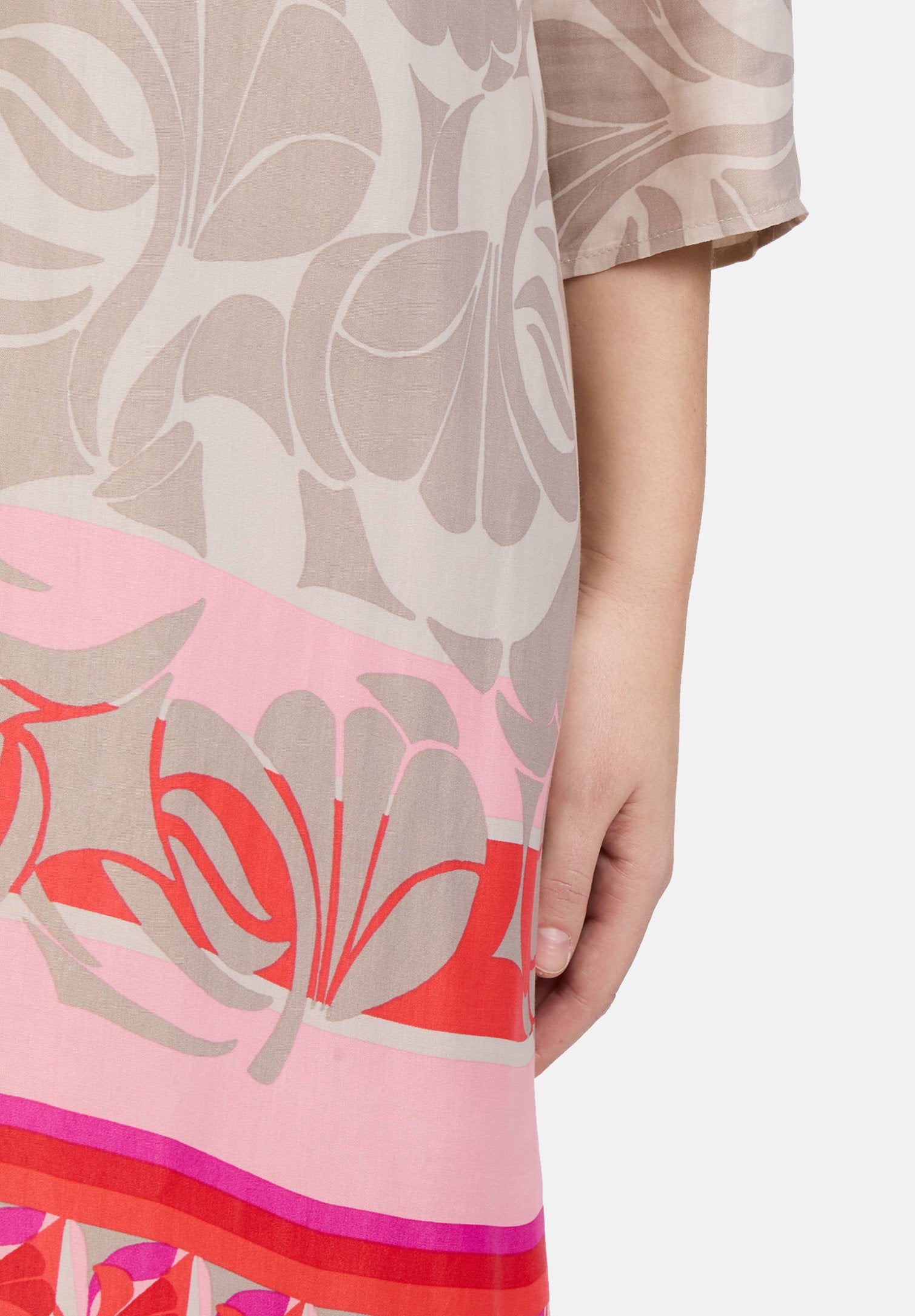 Betty Barclay_Summer Dress with a Crew Neck_1691-1139_7846_08
