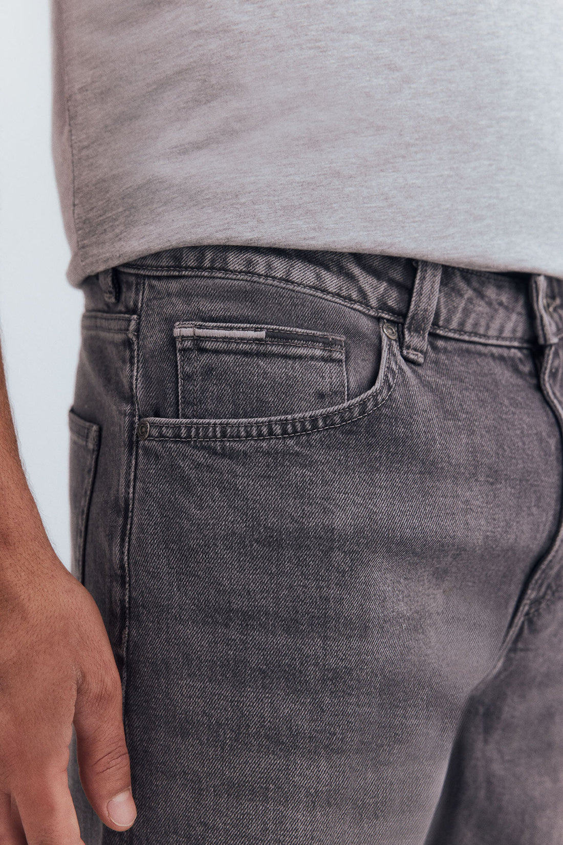 Springfield_Dark_Grey_Regular Fit Gray Wash Jeans_1752029_44_02