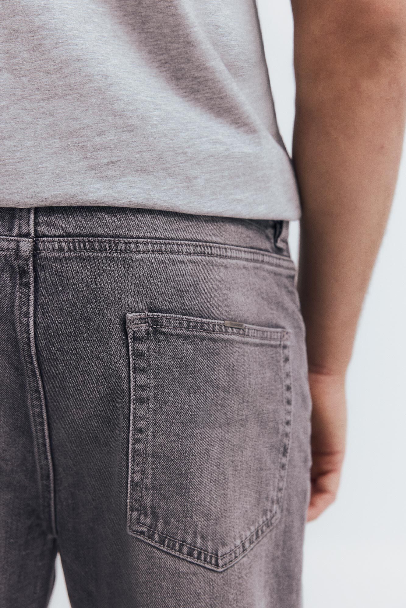 Springfield_Dark_Grey_Regular Fit Gray Wash Jeans_1752029_44_04