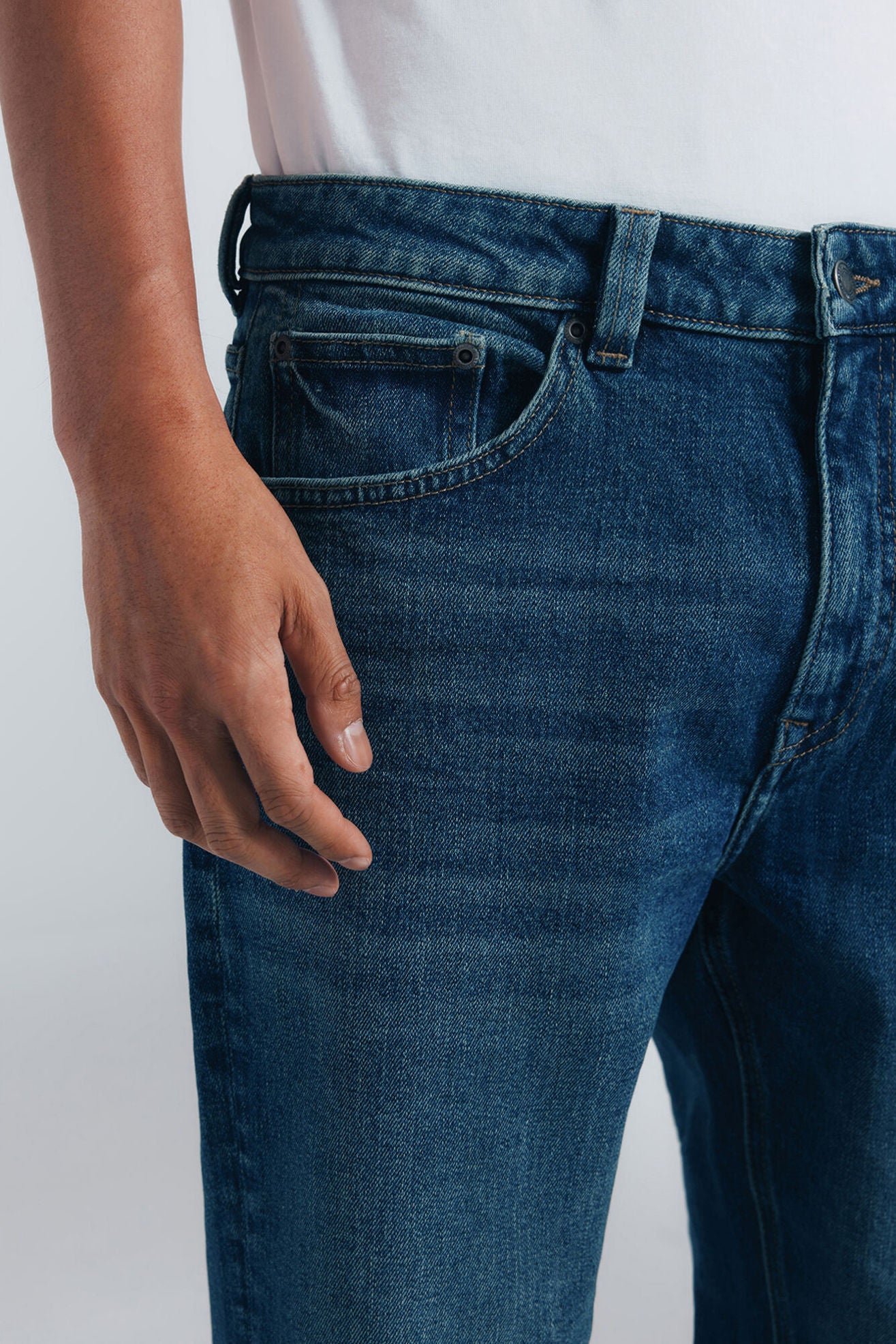 Springfield_Turquoise_Dark Wash Overdyed Straight Fit Jeans_1752034_87_06