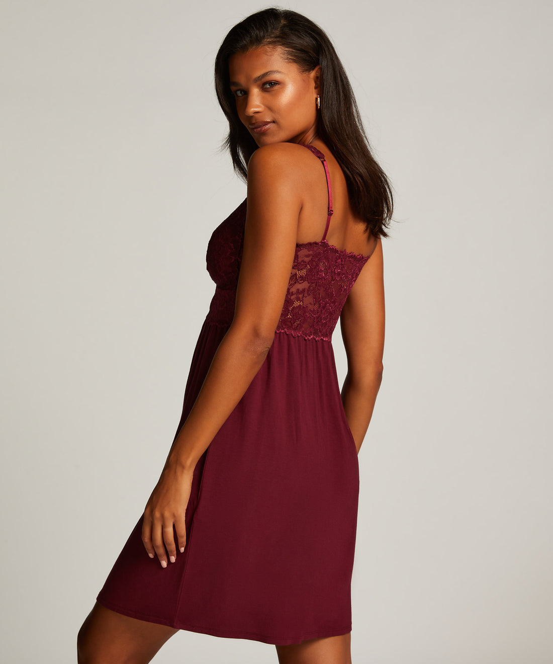 Nora Lace Nightgown_175247_Windsor Wine_03
