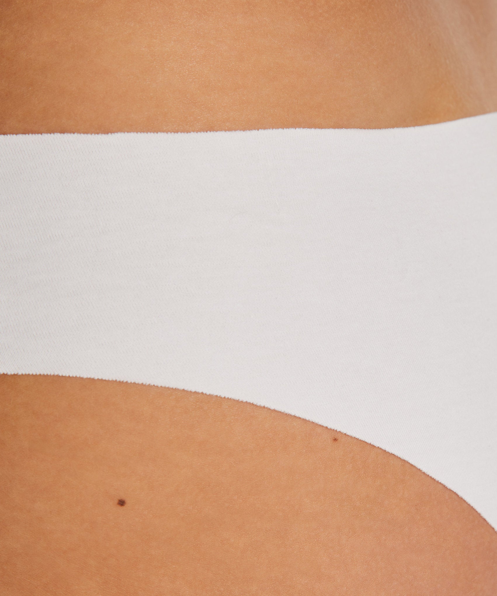 3 Pack Invisible Brasilian_175504_Bright White_04