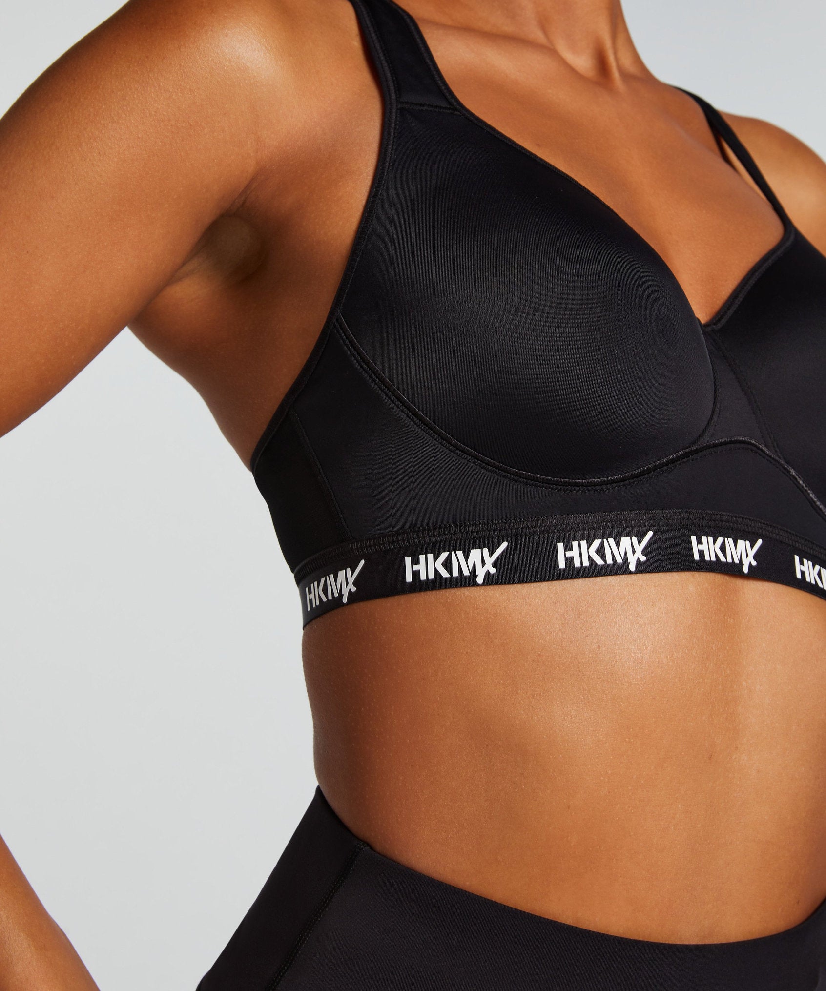 Hunkemoller_HKMX Sports Bra The ALL STAR Level 2 in Different Cup Sizes_175964_Black_02
