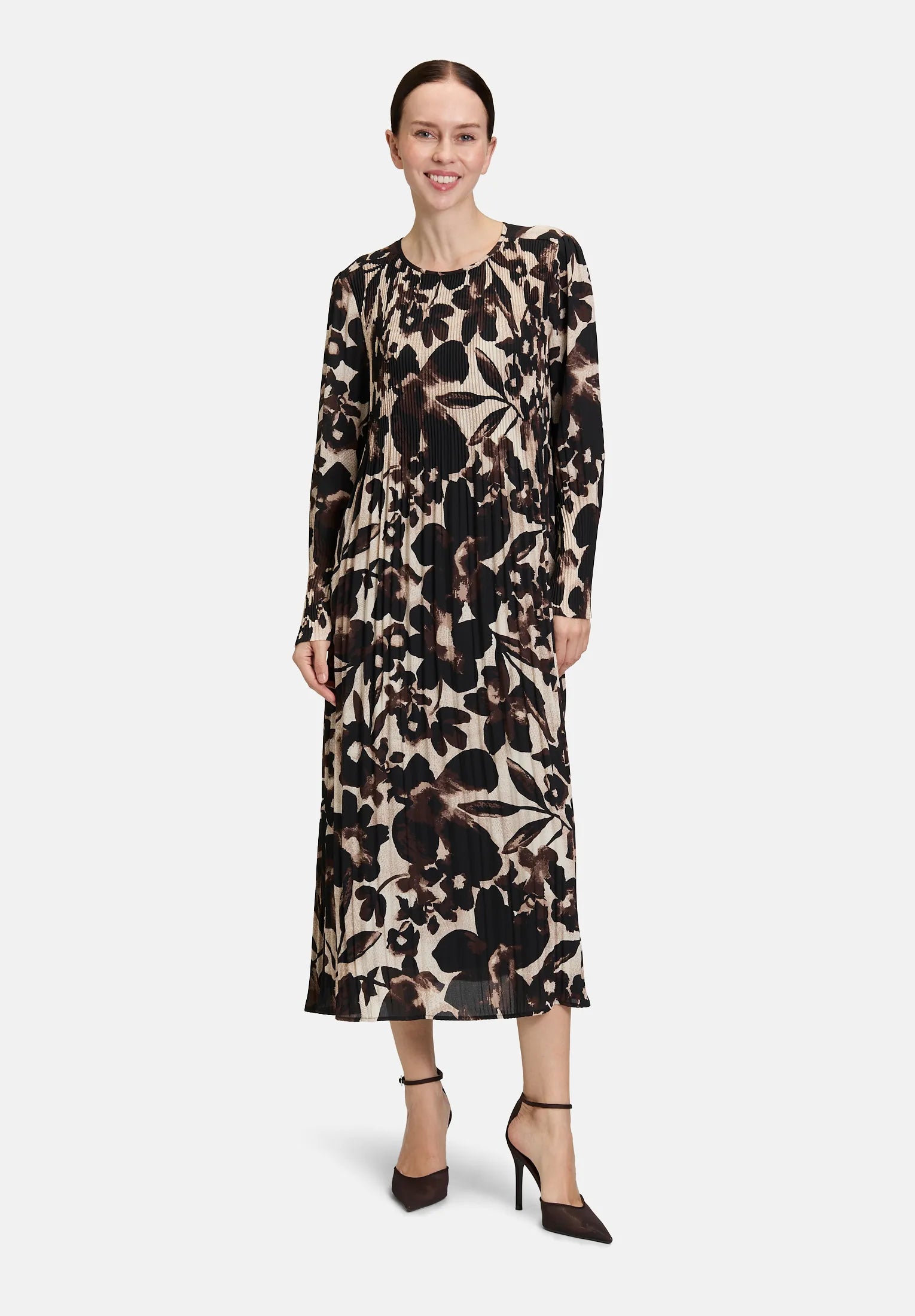 Betty Barclay_Beige/Brown_Pleated Dress Long Sleeves_1789-1623_7875_01