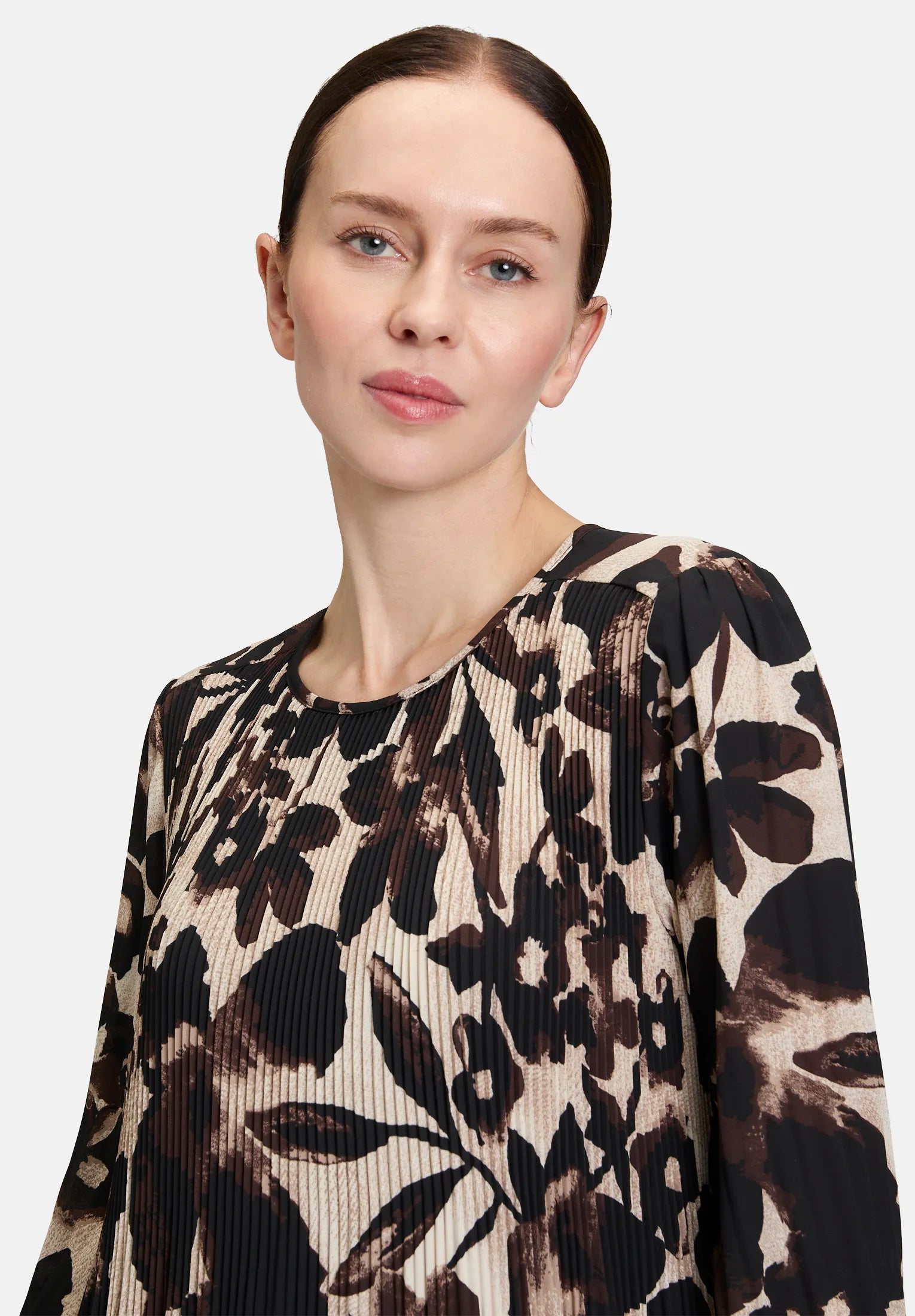 Betty Barclay_Beige/Brown_Pleated Dress Long Sleeves_1789-1623_7875_05