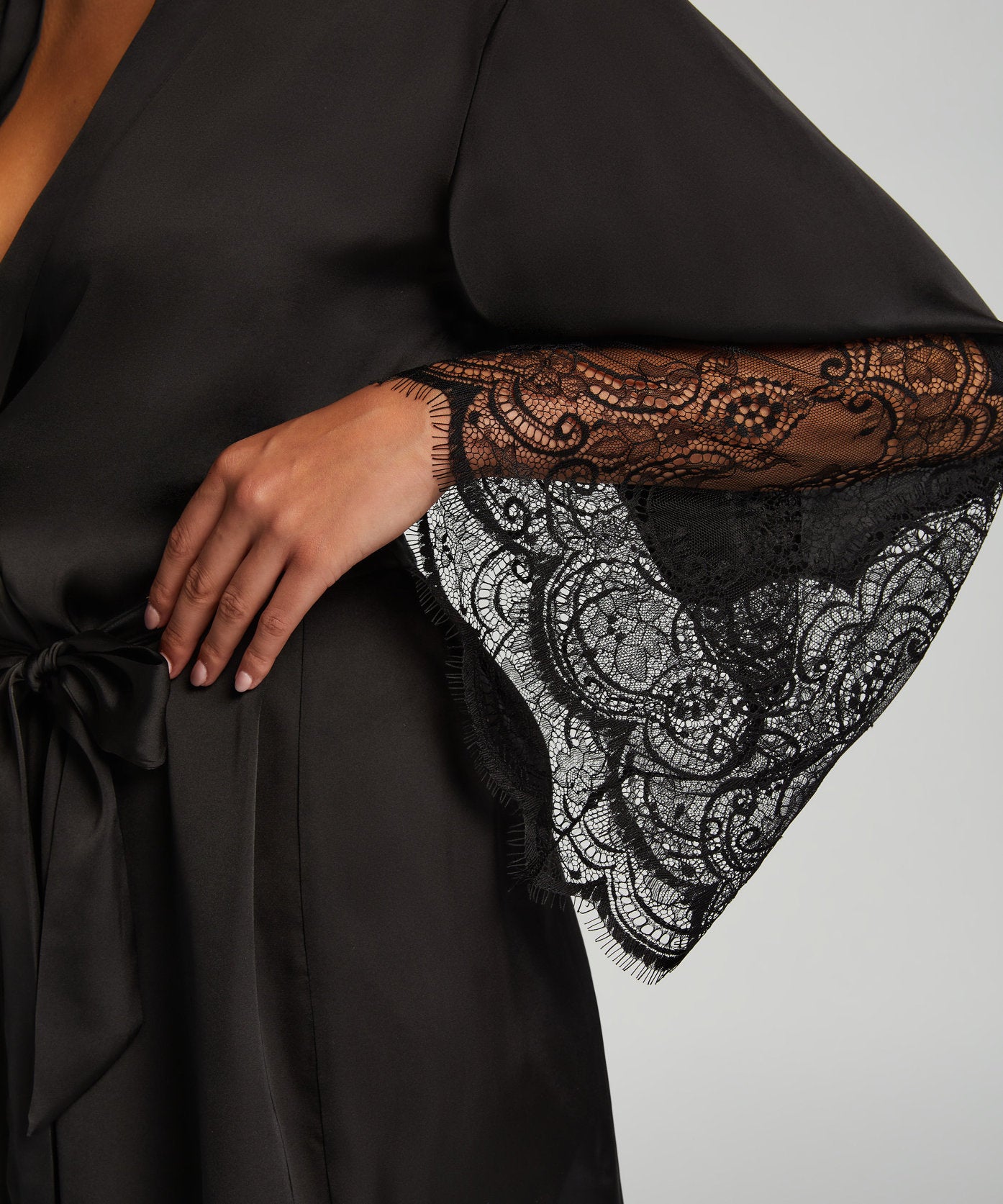 Kimono Satin Lace_192552_Black_04