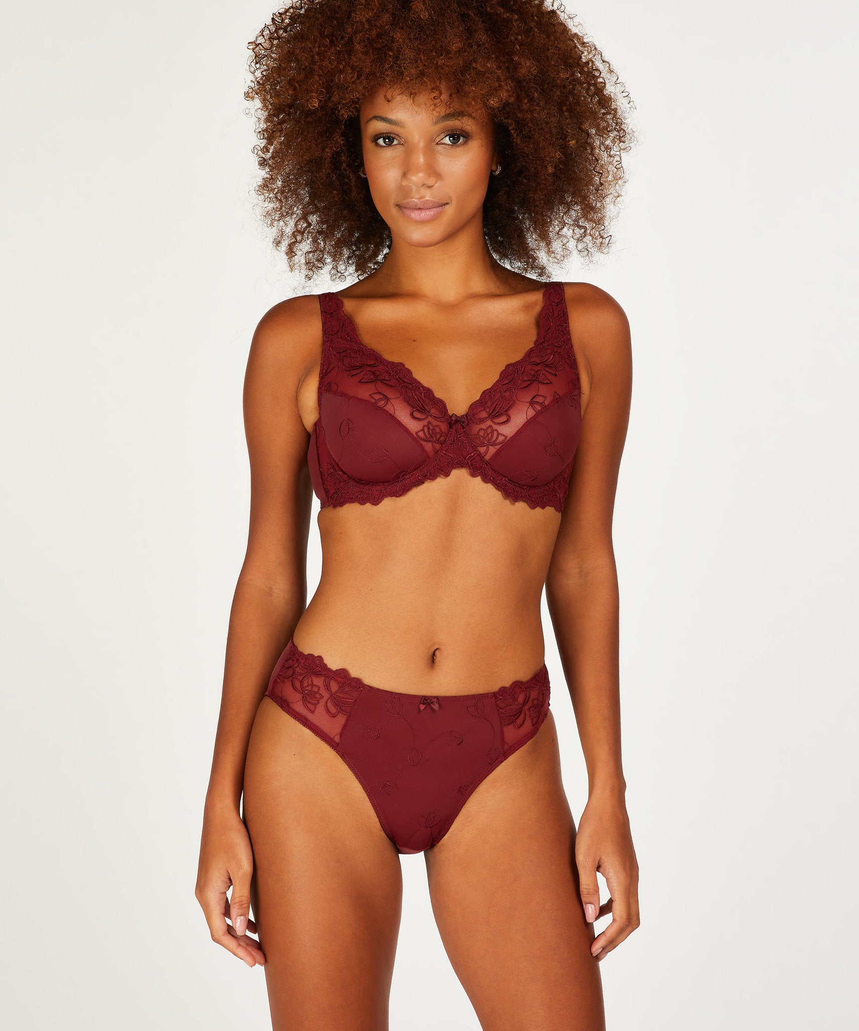 Diva Uf In Different Cup Sizes_199939_Cabernet_05
