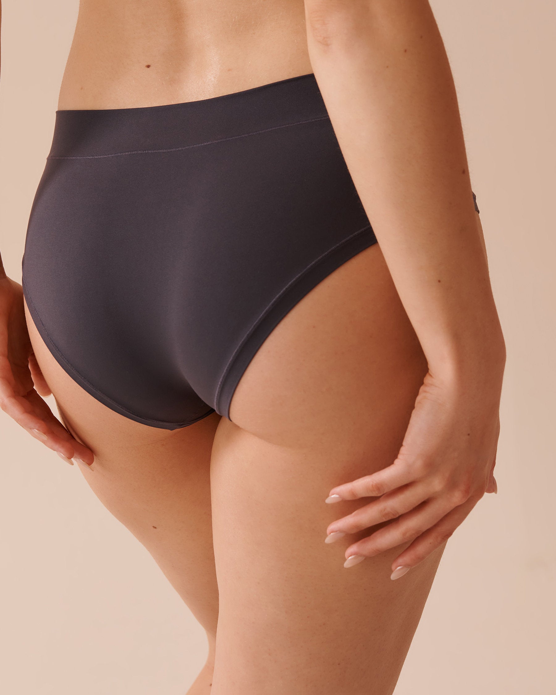 Micro Hiphugger Briefs_20200500_00049_02