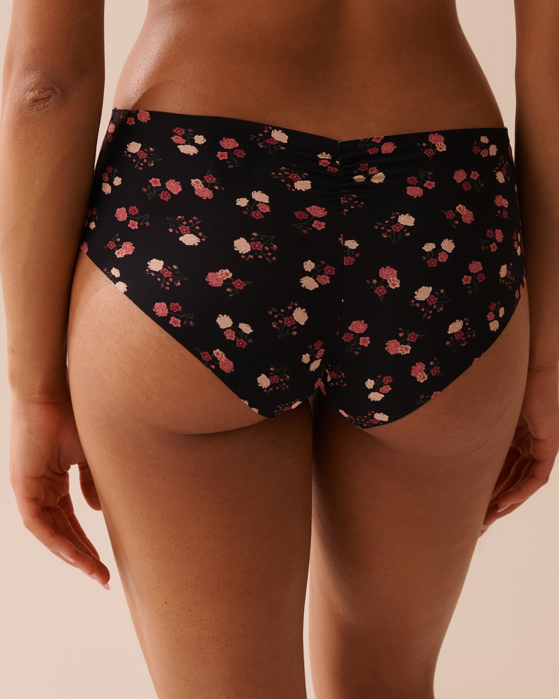 Micro Be Free Hiphugger Briefs_20200517_P00365_02