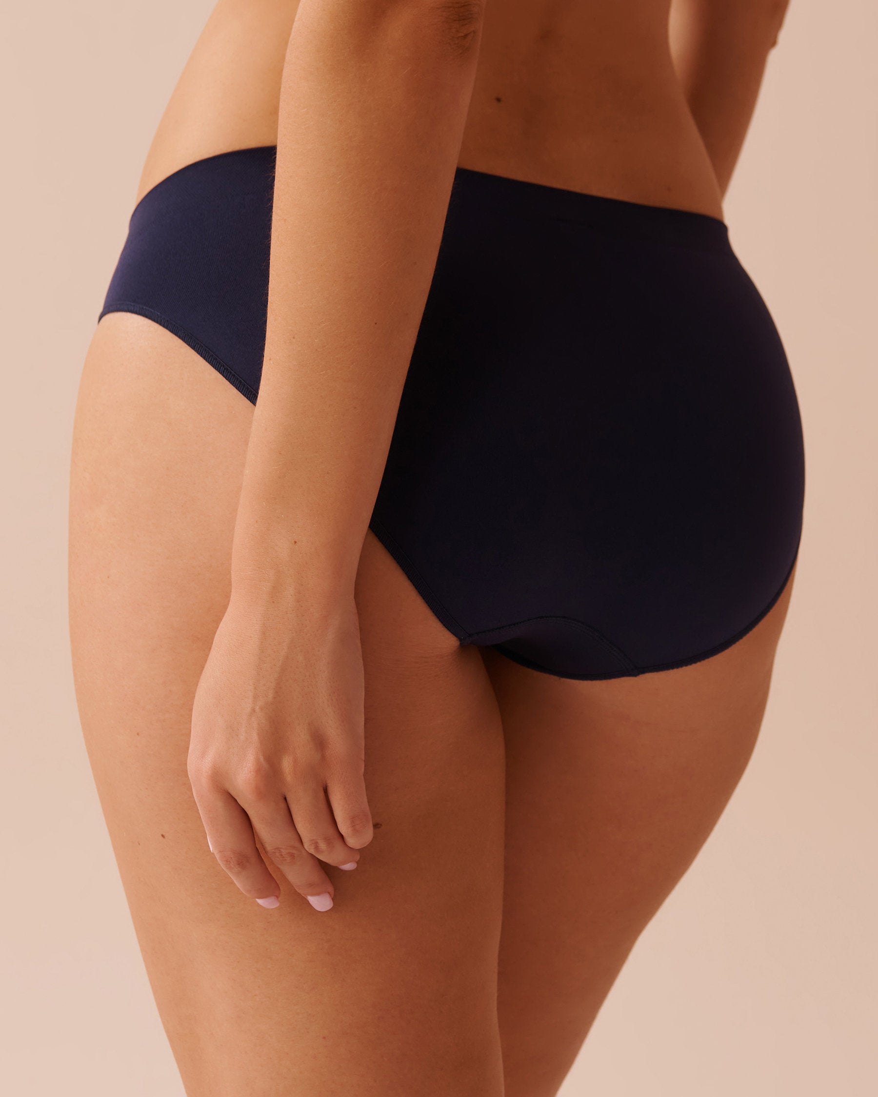 Seamless Fabric Bikini Panty_20200543_40009_02