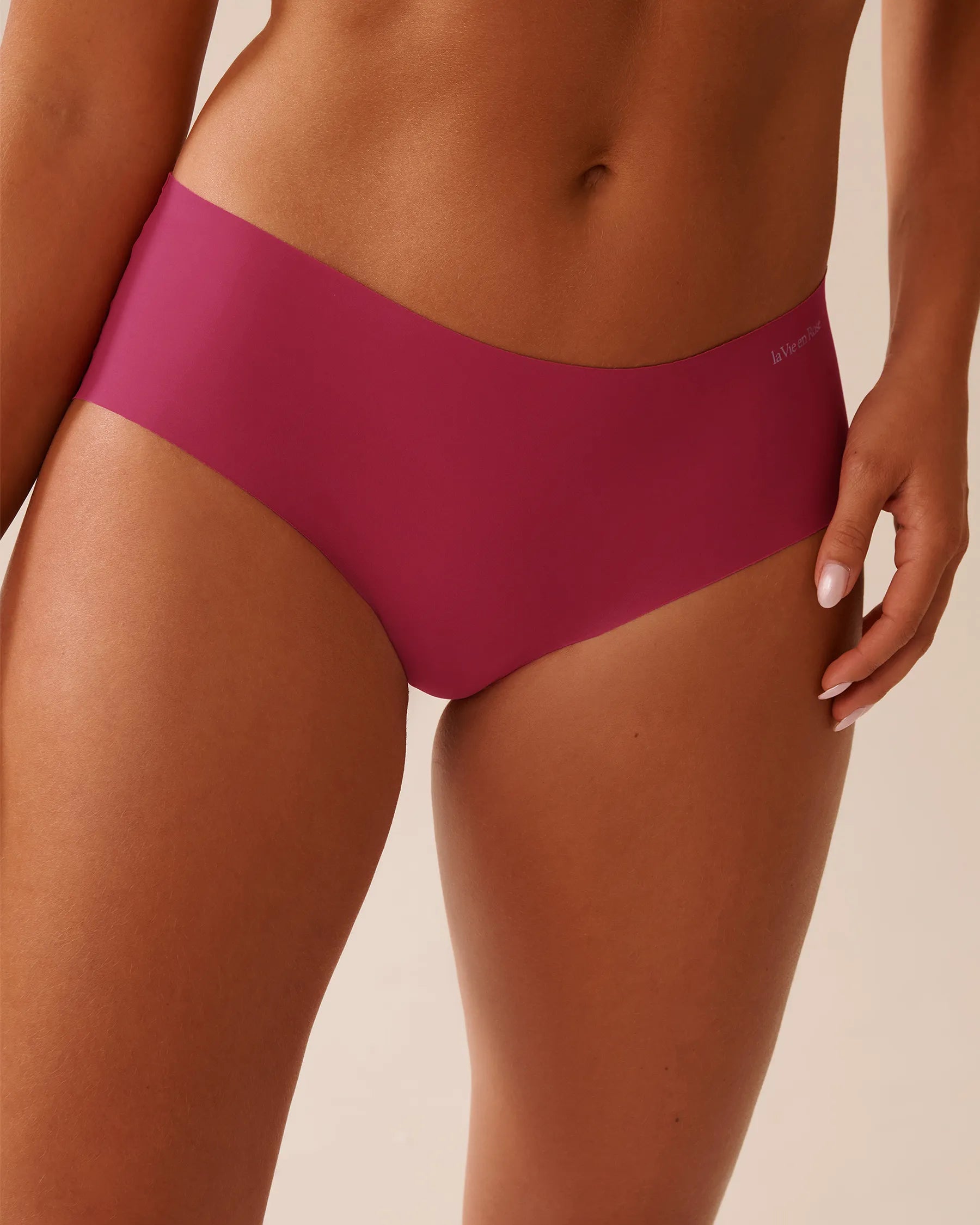 La Vie en Rose_Vivacious_Microfiber Invisible Hiphugger Panty_20200681_60210_01