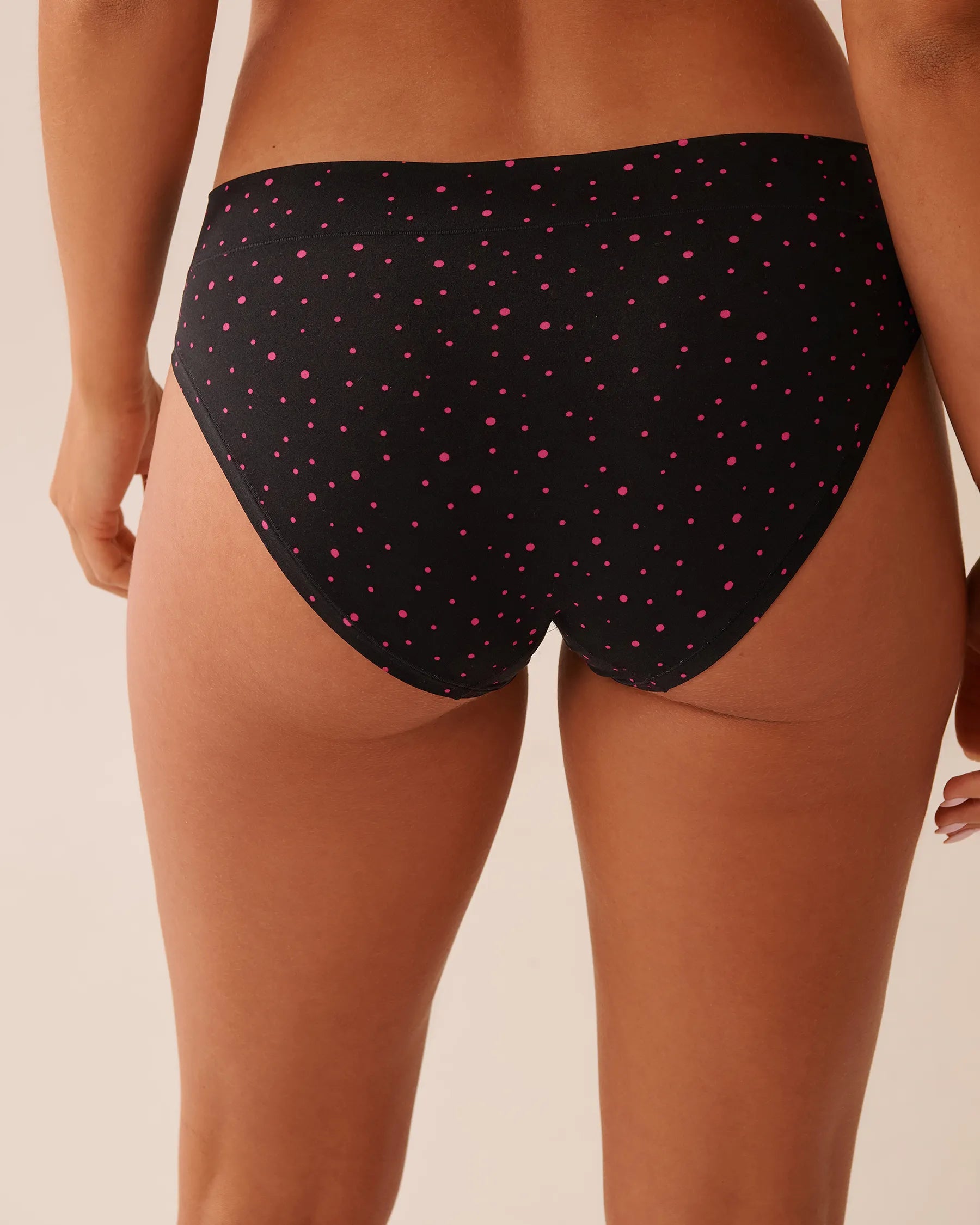 La Vie en Rose_Vivacious Dots_Perfect Fit Bikini Panty_20200697_P00457_02